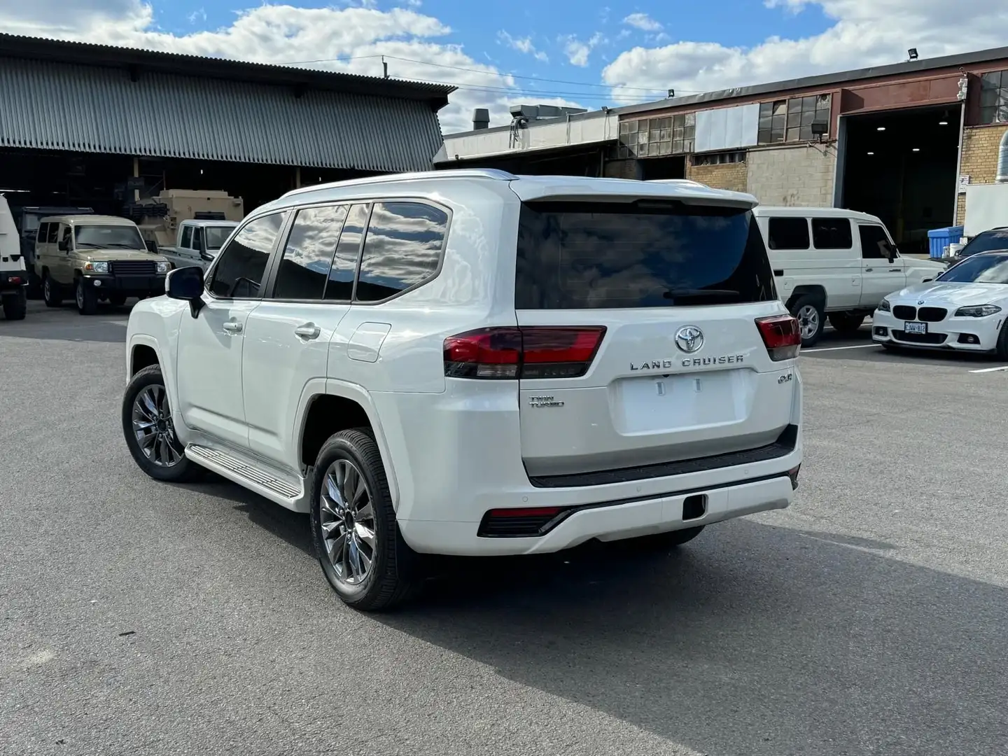 Toyota Land Cruiser 300*3.5 V6*ARMORED*GEPANZERT*B6/VR7 Weiß - 2