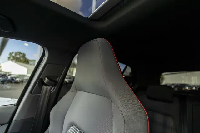 Volkswagen Golf view 13