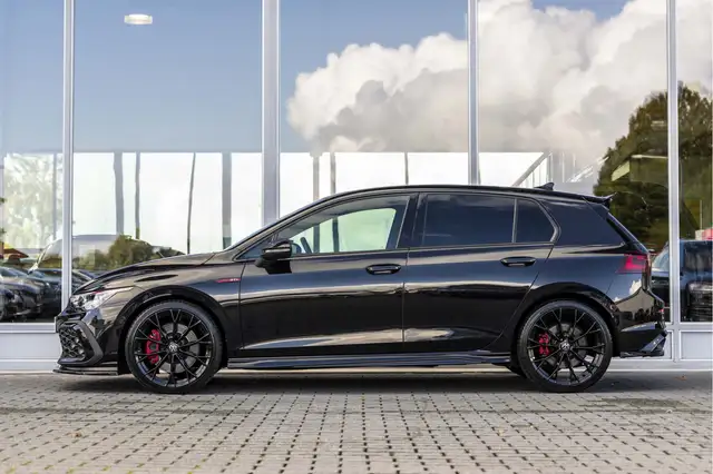 Volkswagen Golf view 3