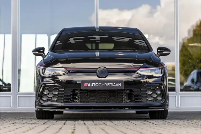 Volkswagen Golf view 4