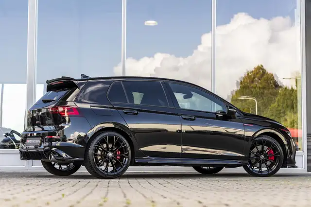 Volkswagen Golf view 2