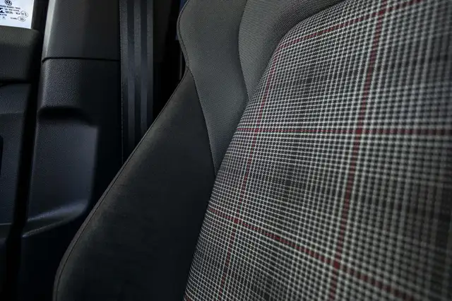 Volkswagen Golf view 12