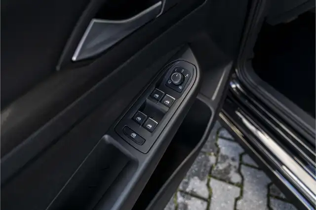 Volkswagen Golf view 24