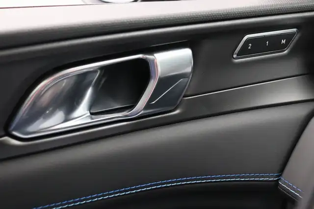Lynk & Co 01 view 30