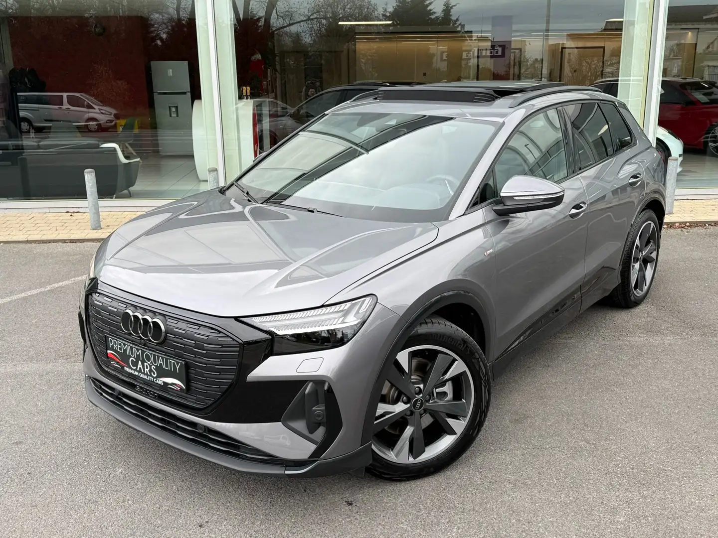 Audi Q4 e-tron E-TRON 45 / S-LINE / TREKHAAK / PANO / ZETELVRWM / Grau - 2