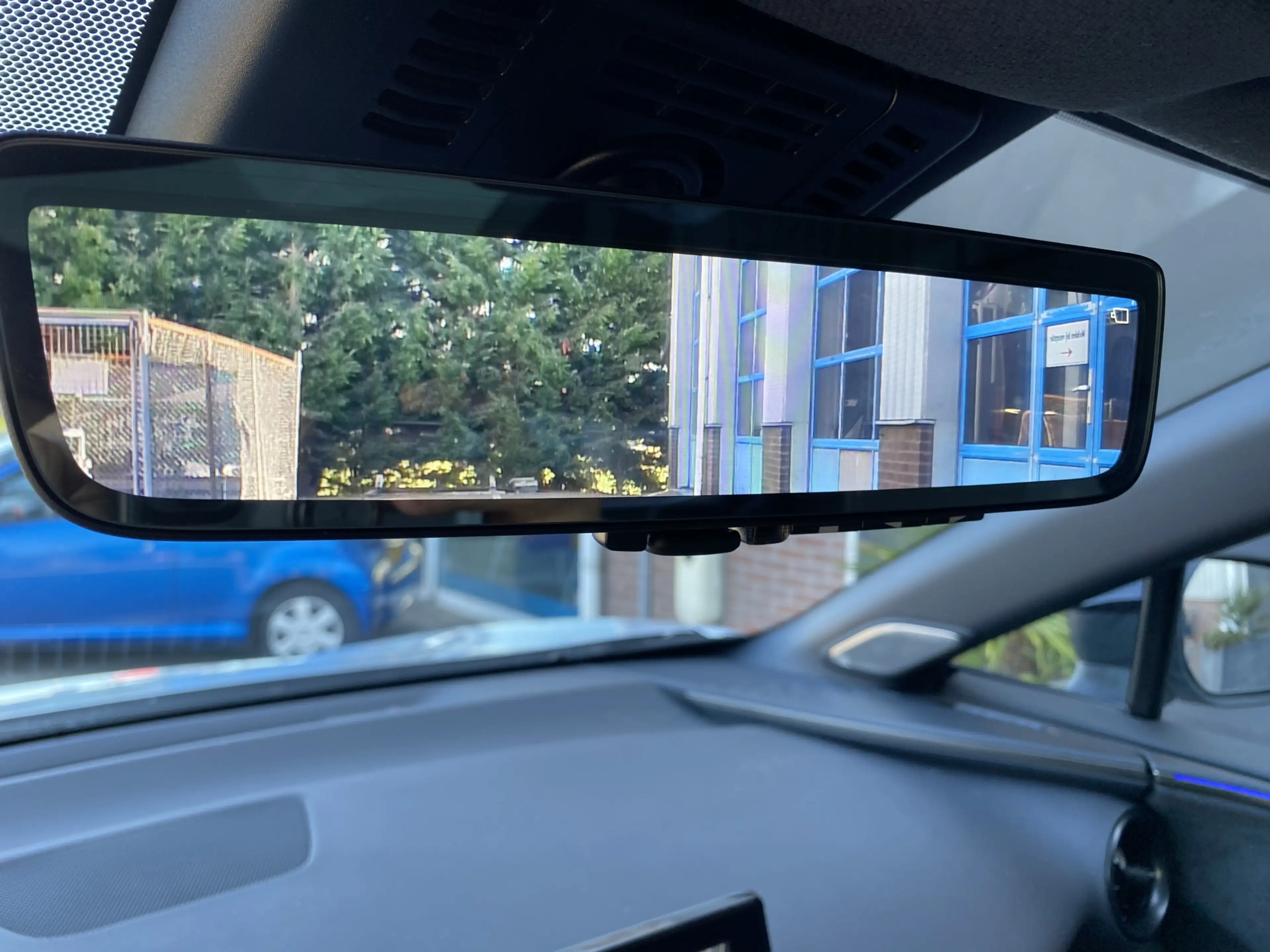 Toyota C-HR 2.0 Plug-in Hybrid 220 Executive — photo 19