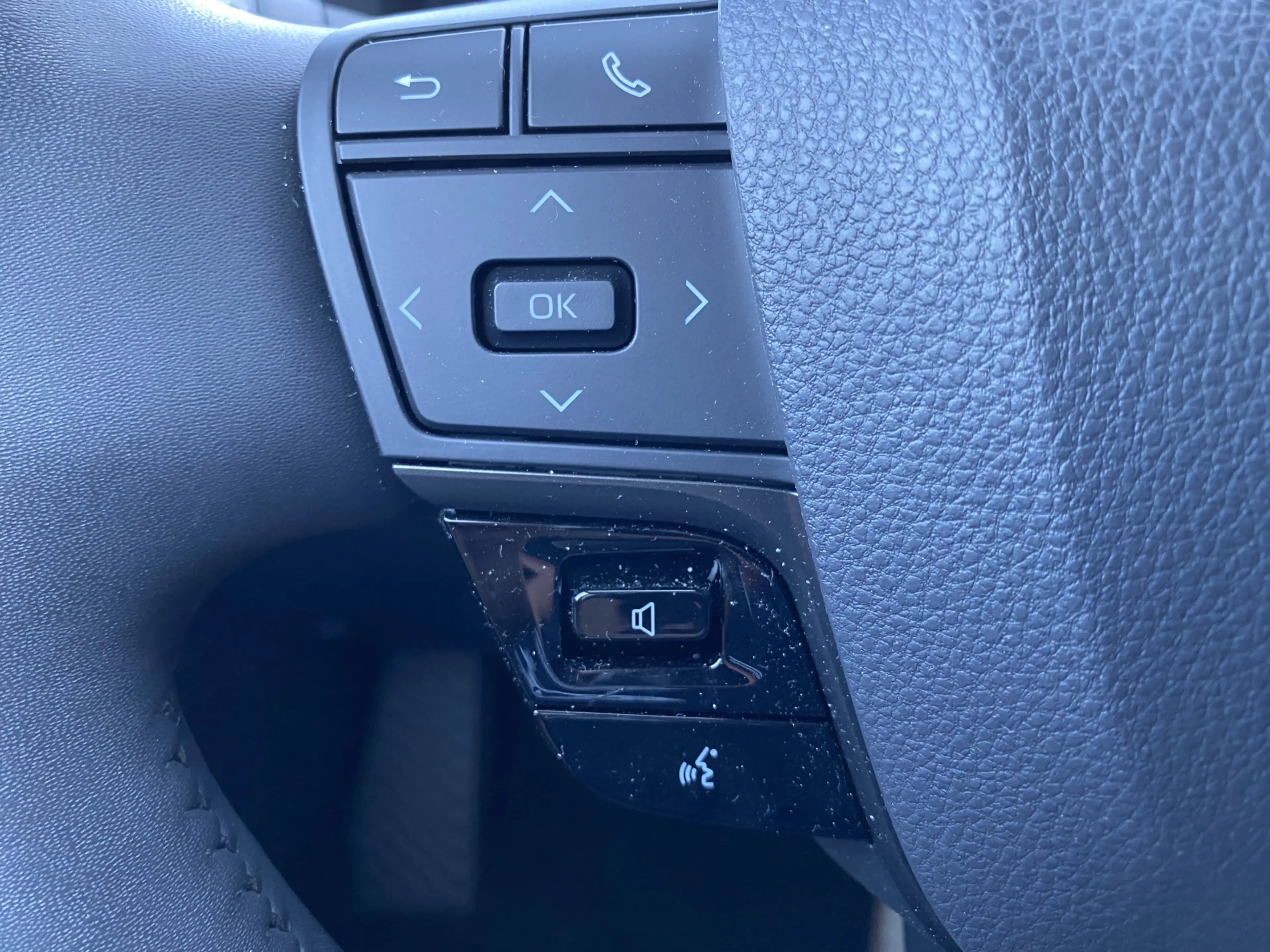 Toyota C-HR 2.0 Plug-in Hybrid 220 Executive — photo 15