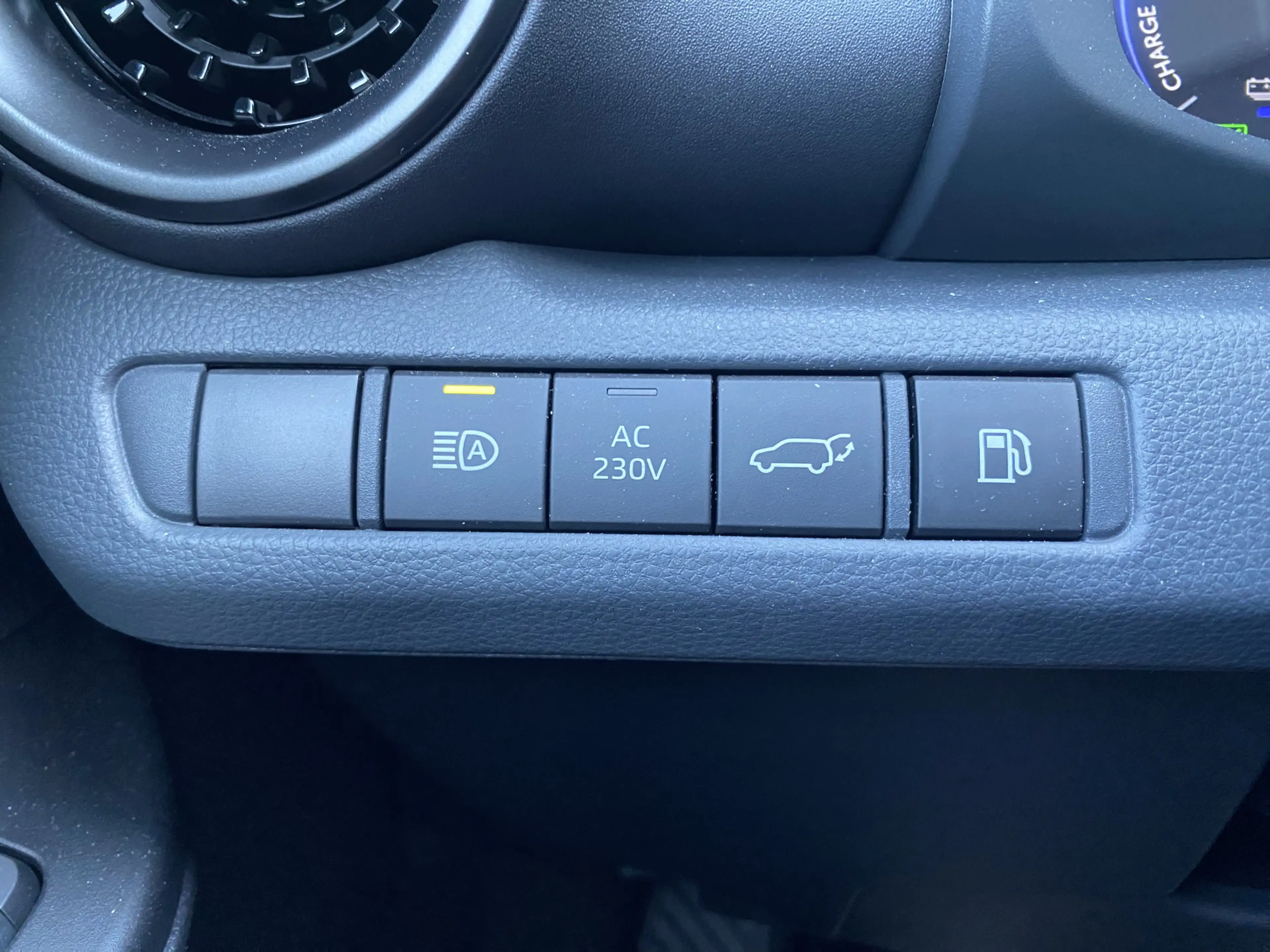 Toyota C-HR 2.0 Plug-in Hybrid 220 Executive — photo 13