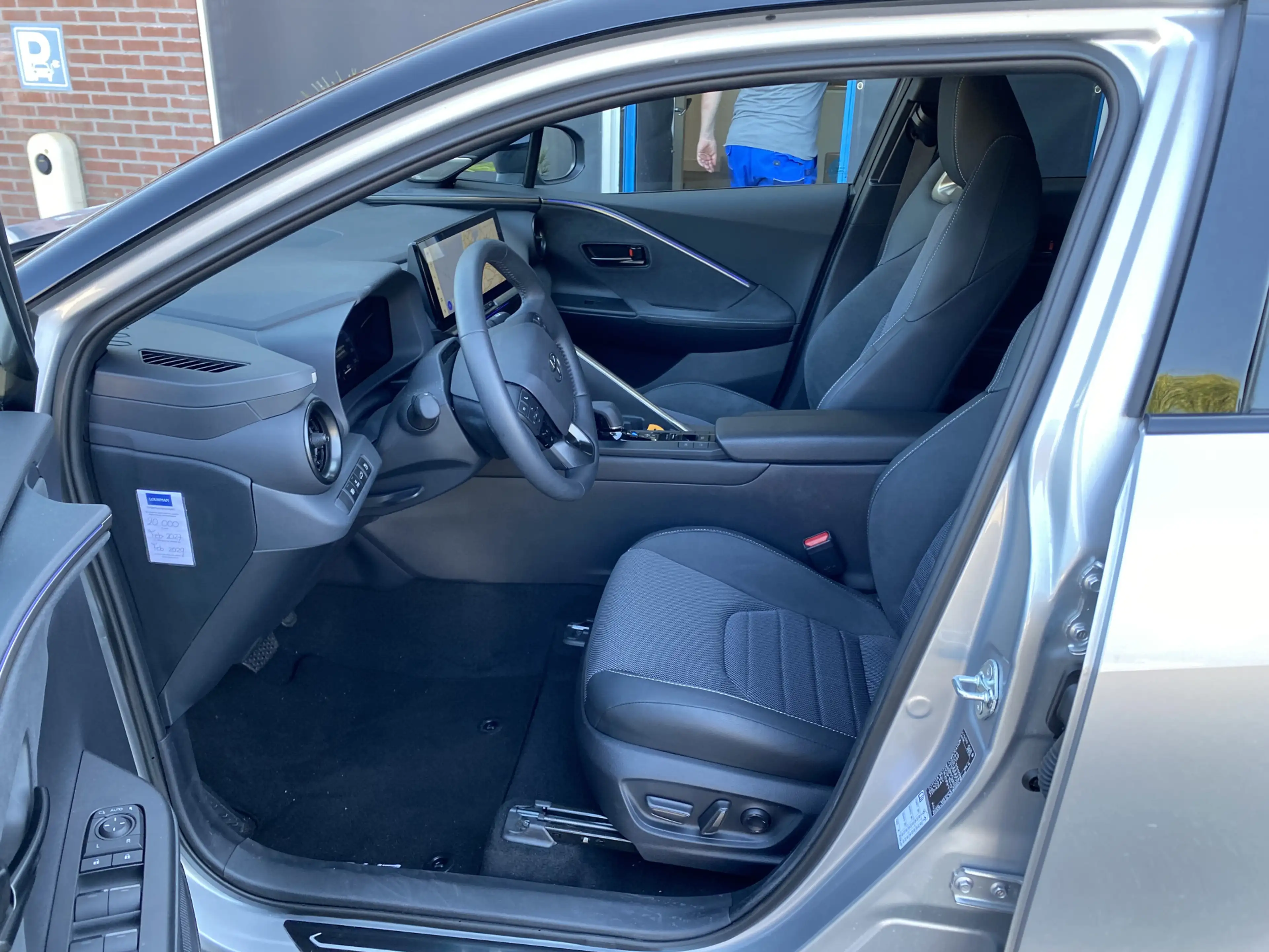 Toyota C-HR 2.0 Plug-in Hybrid 220 Executive — photo 10
