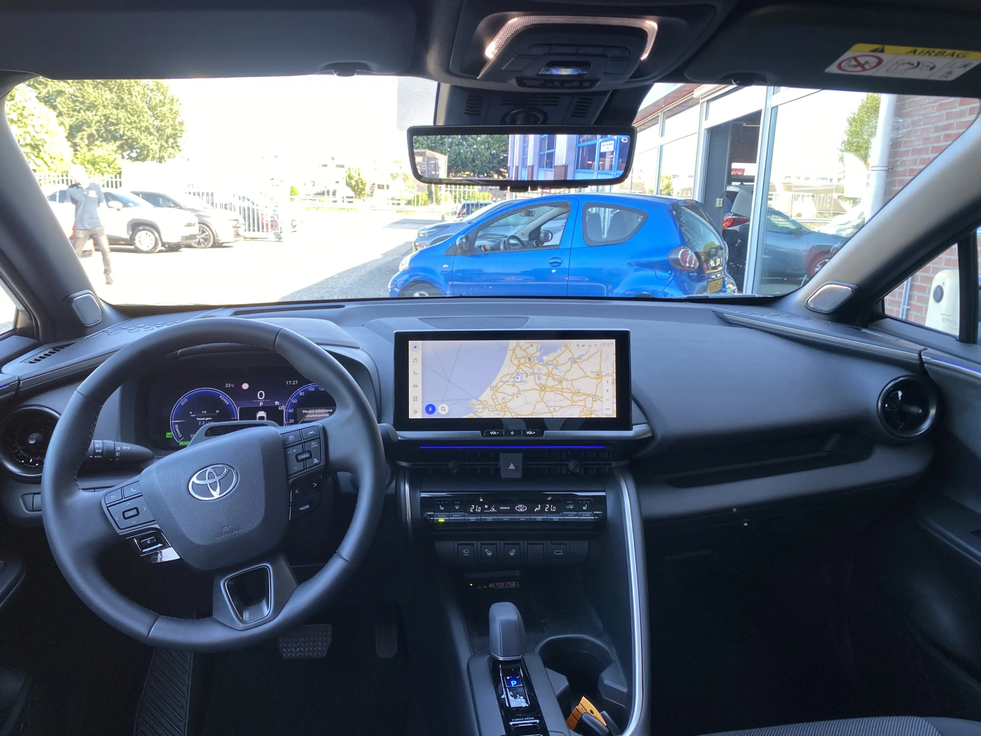 Toyota C-HR 2.0 Plug-in Hybrid 220 Executive — photo 8