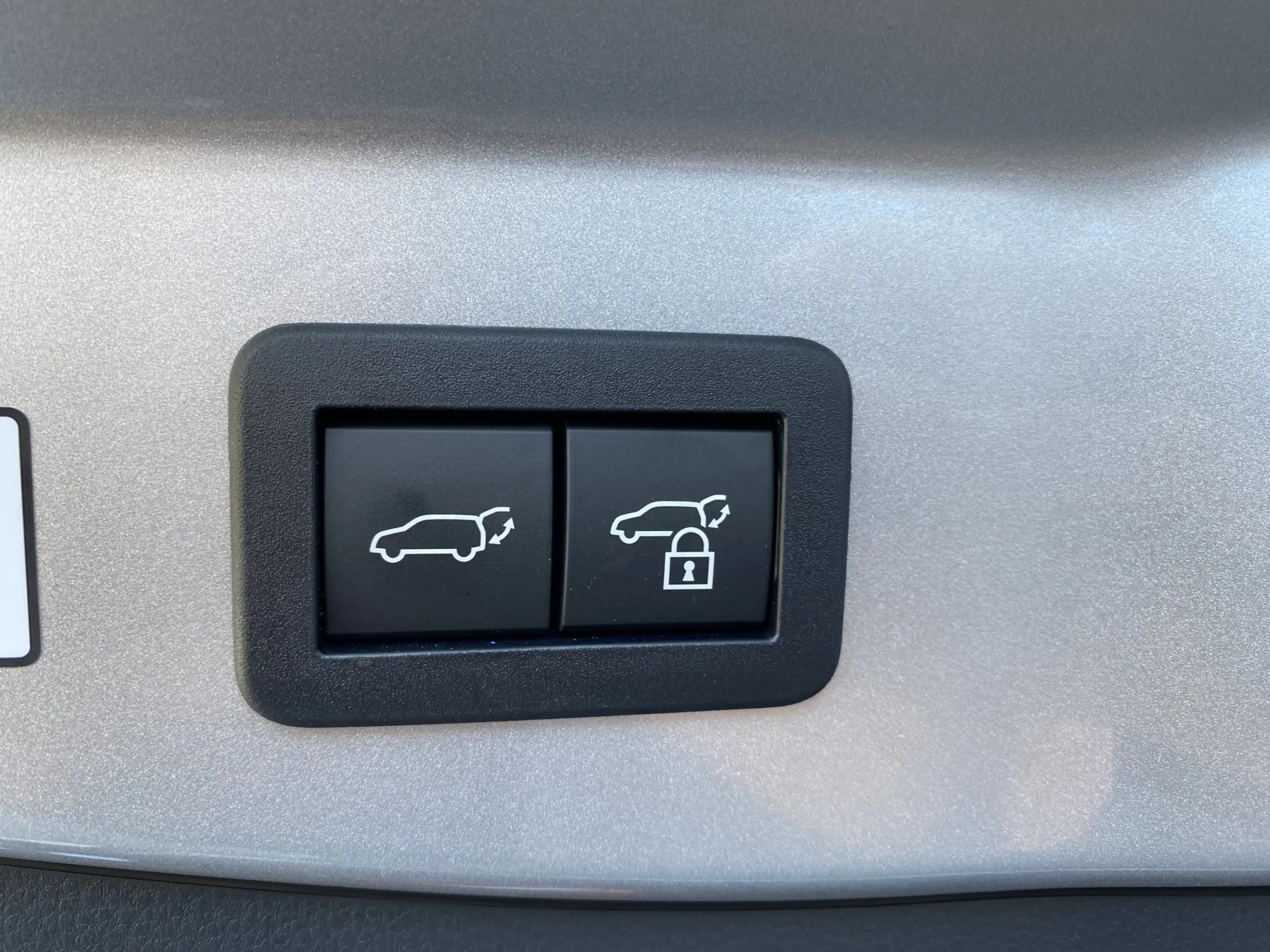 Toyota C-HR 2.0 Plug-in Hybrid 220 Executive — photo 5