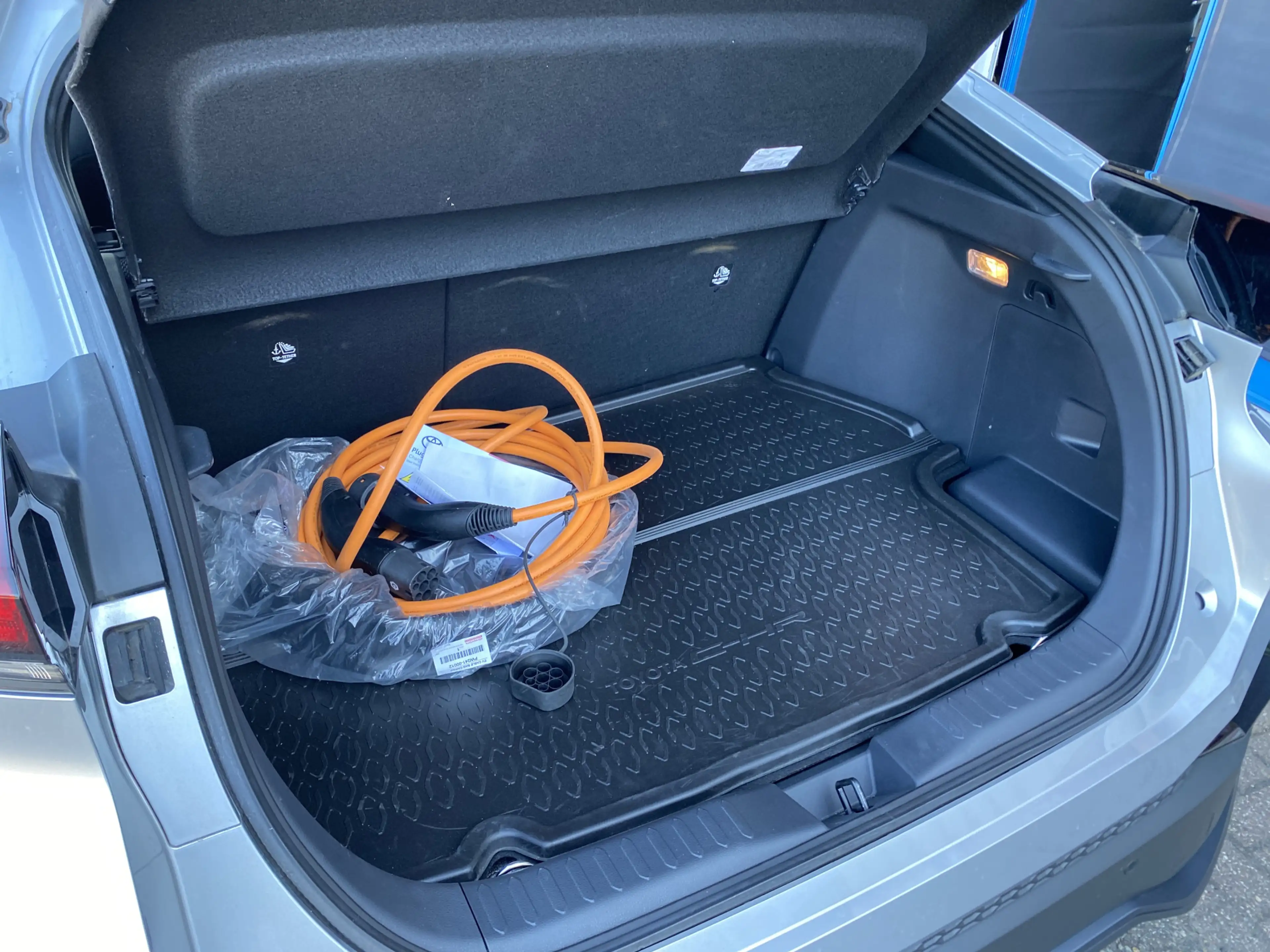 Toyota C-HR 2.0 Plug-in Hybrid 220 Executive — photo 4