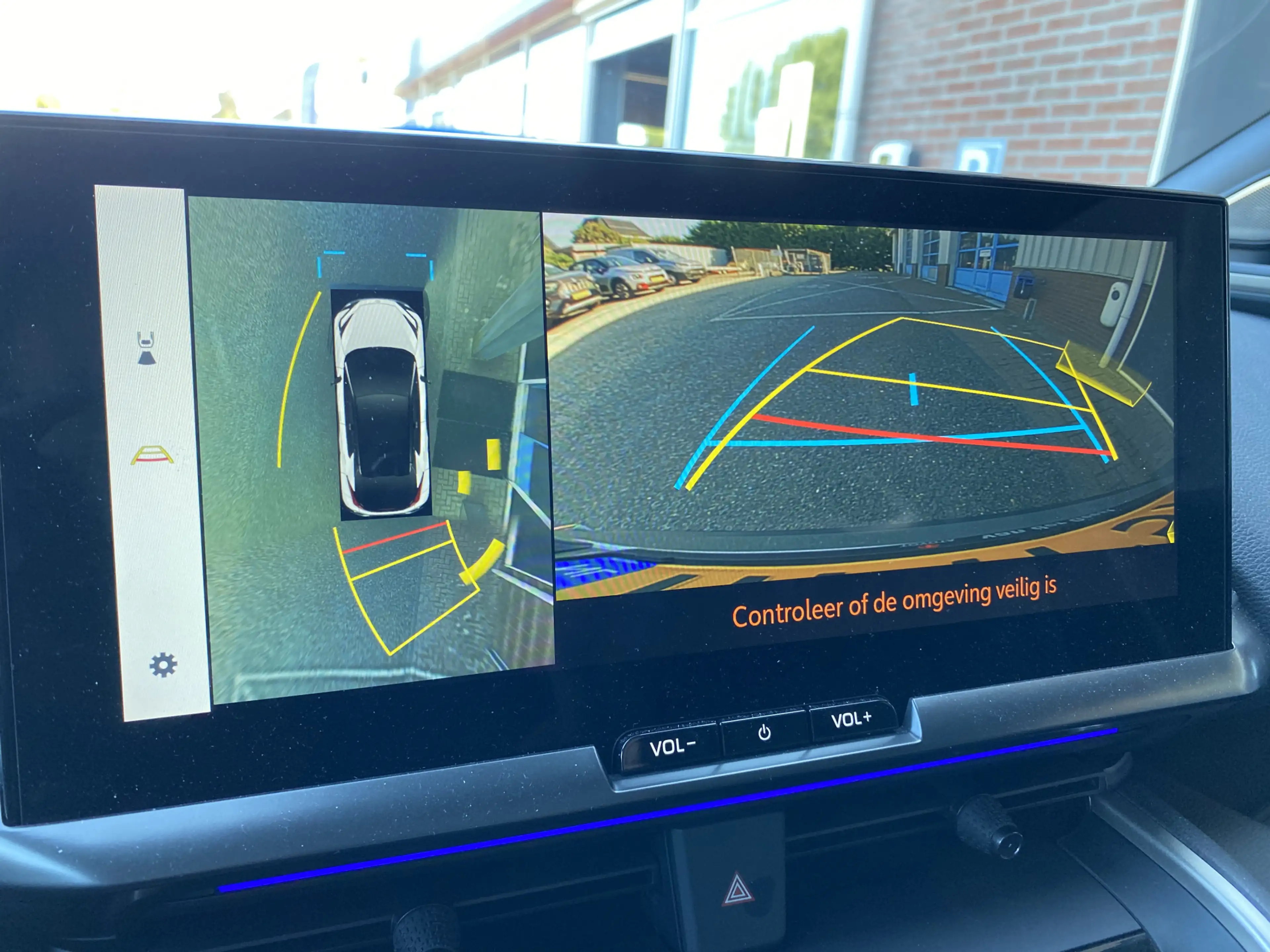 Toyota C-HR 2.0 Plug-in Hybrid 220 Executive — photo 18