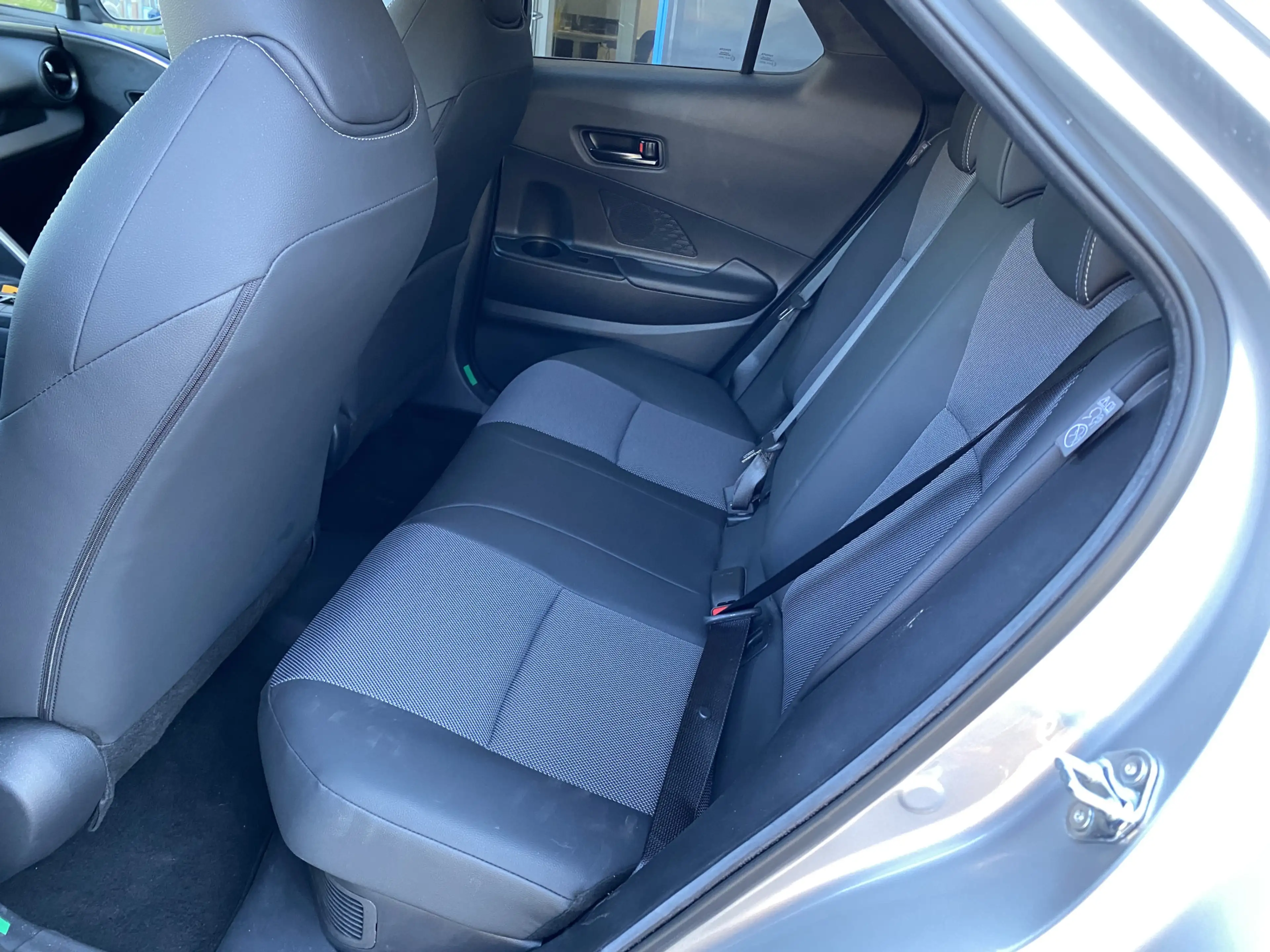 Toyota C-HR 2.0 Plug-in Hybrid 220 Executive — photo 7