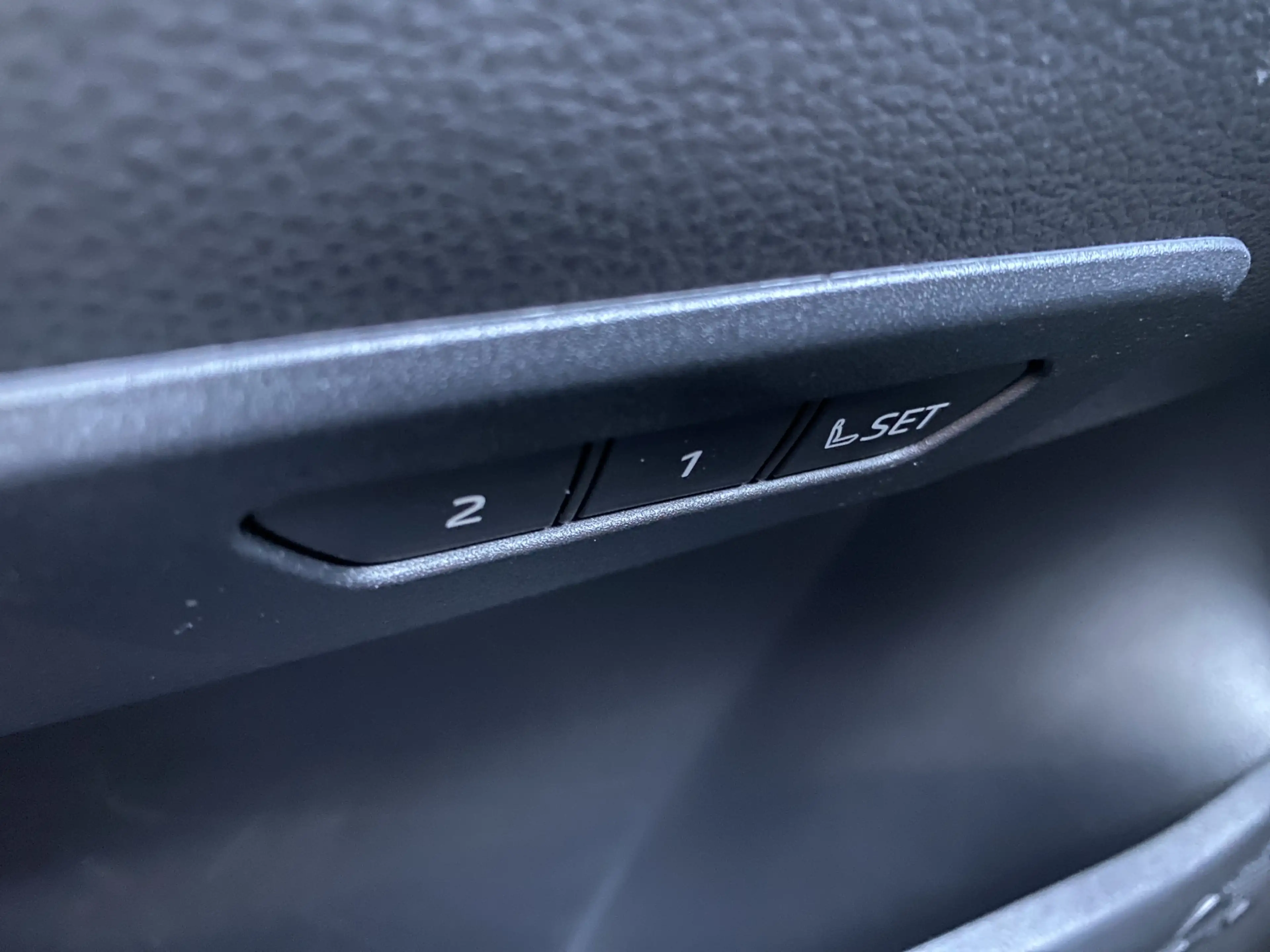 Toyota C-HR 2.0 Plug-in Hybrid 220 Executive — photo 12