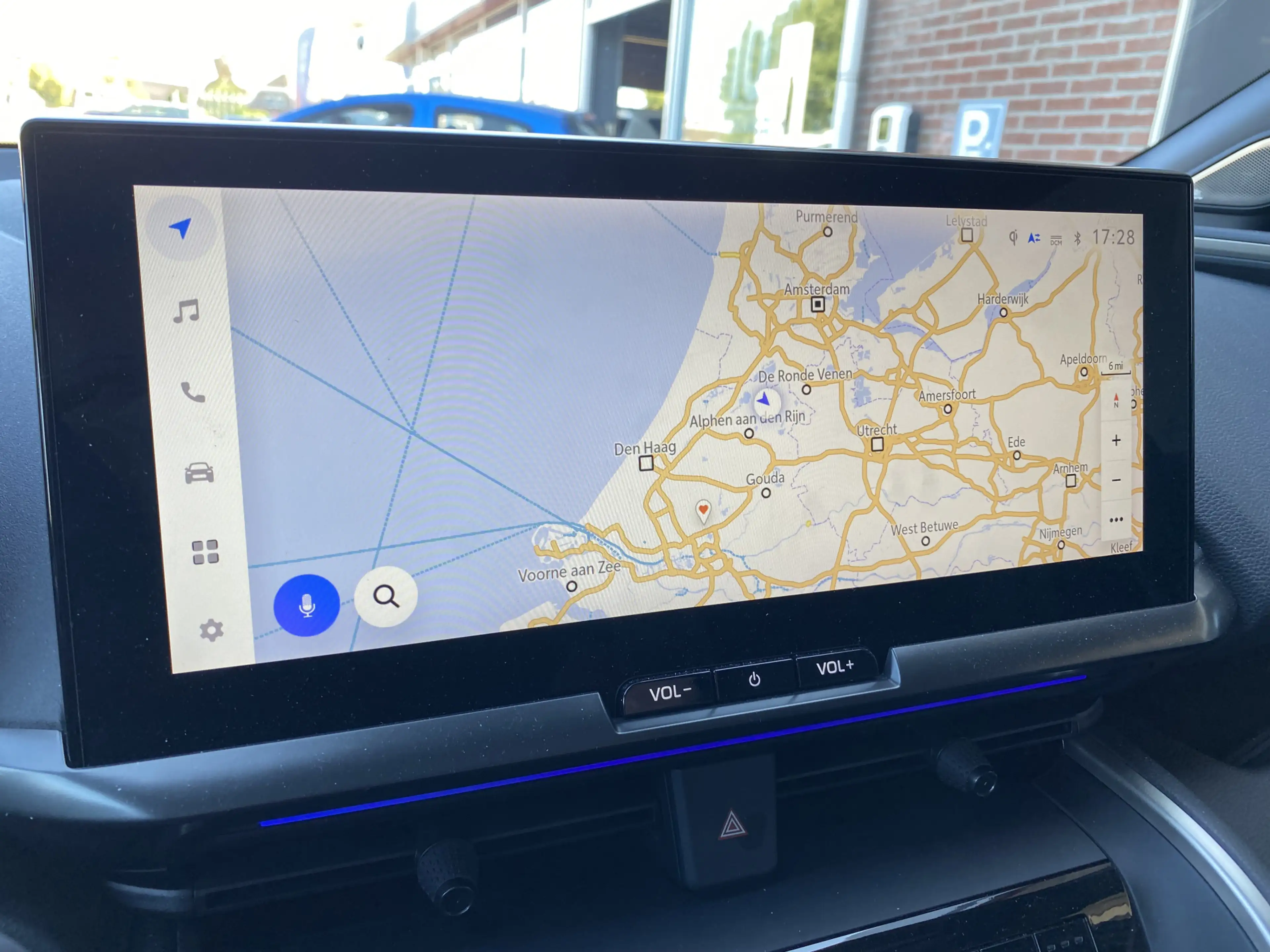 Toyota C-HR 2.0 Plug-in Hybrid 220 Executive — photo 17