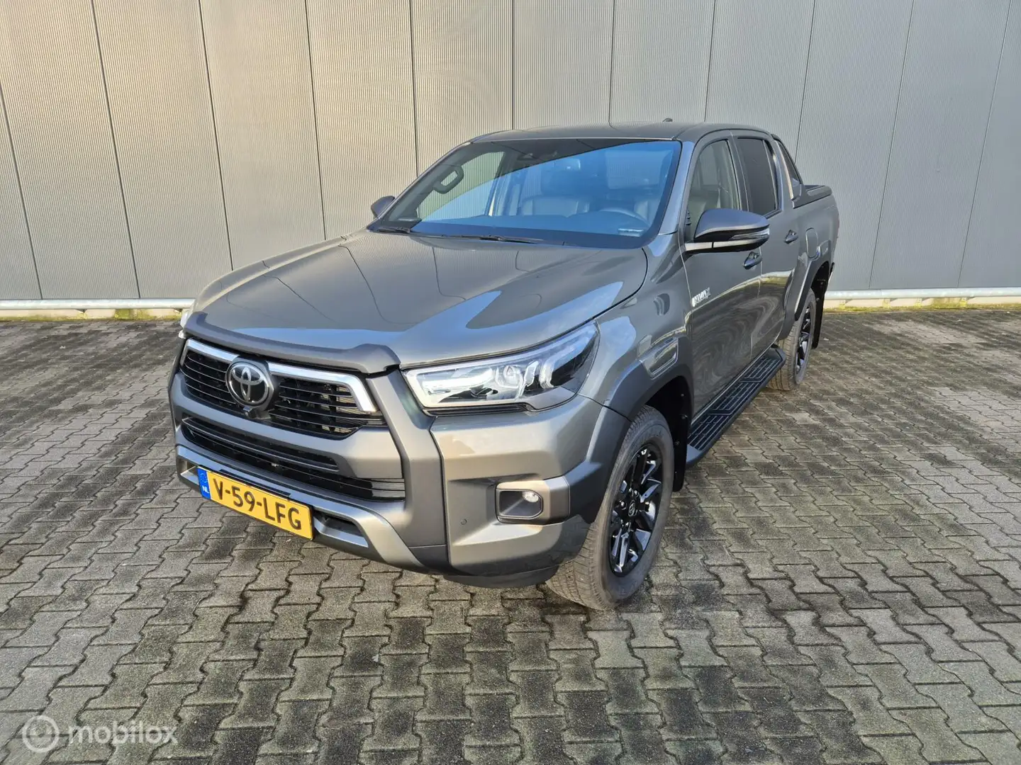 Toyota Hilux 2.8 D-4D Double Cab Invincible 3500kg BPM vrij Org Grijs - 1