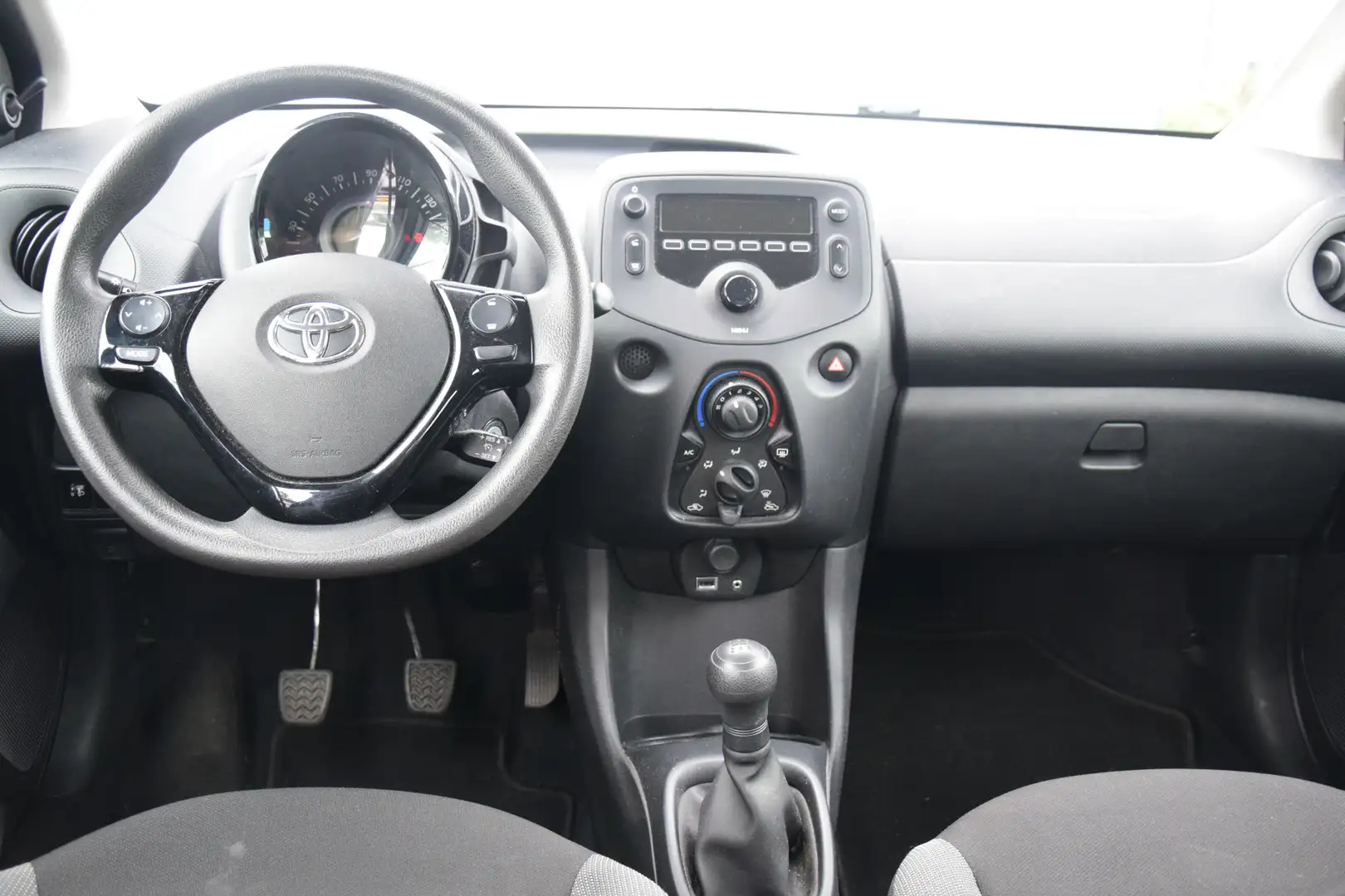 Toyota Aygo 1.0 VVT-i x-fun Airco Audio/Bluetooth Grau - 2