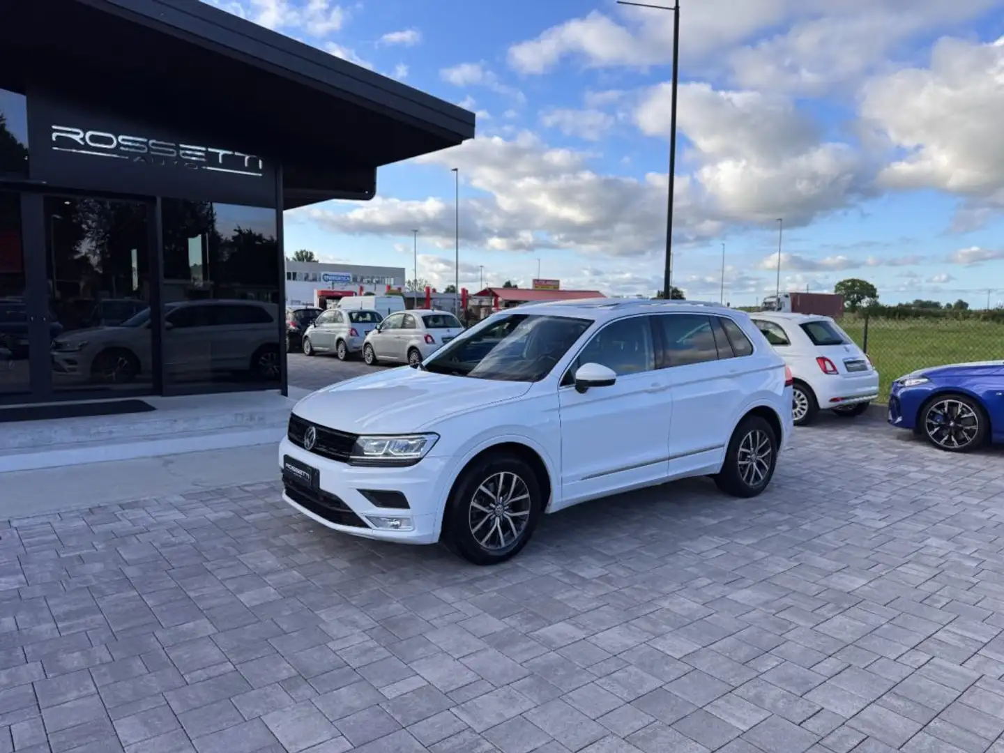 Volkswagen Tiguan 1.6 TDI  Business BlueMotion ANCHE NEOPATENTATI Wit - 2