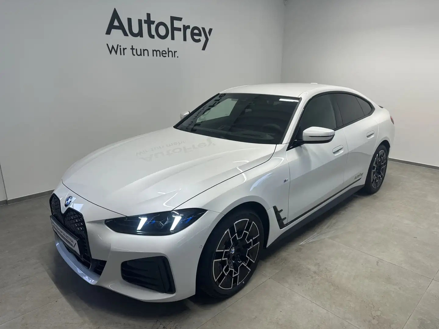 BMW i4 xDrive Gran Coupe Weiß - 1