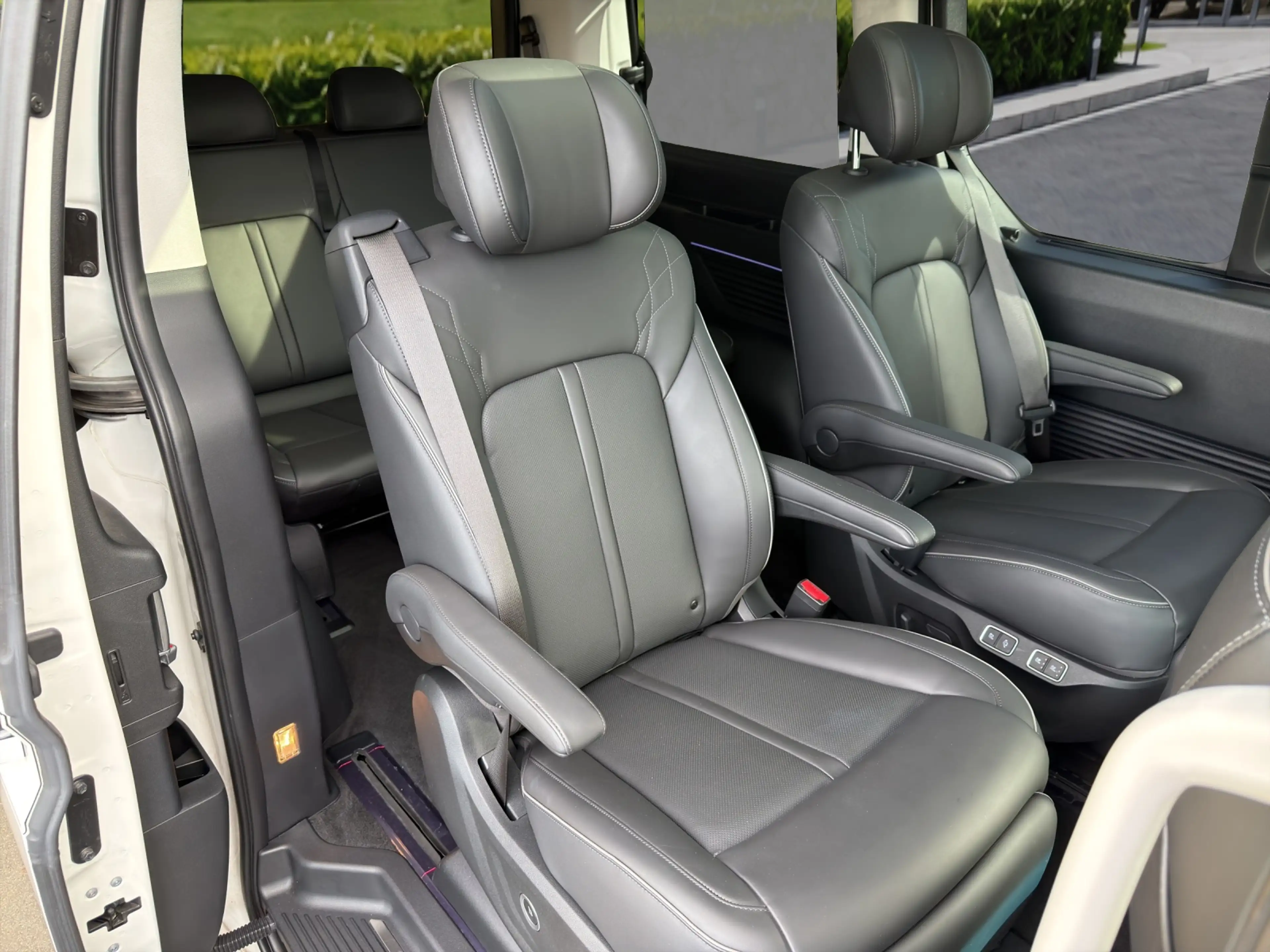 Hyundai STARIA Hybrid 1.6 T-GDi Signature PANO/NSCC/BOSE — photo 12