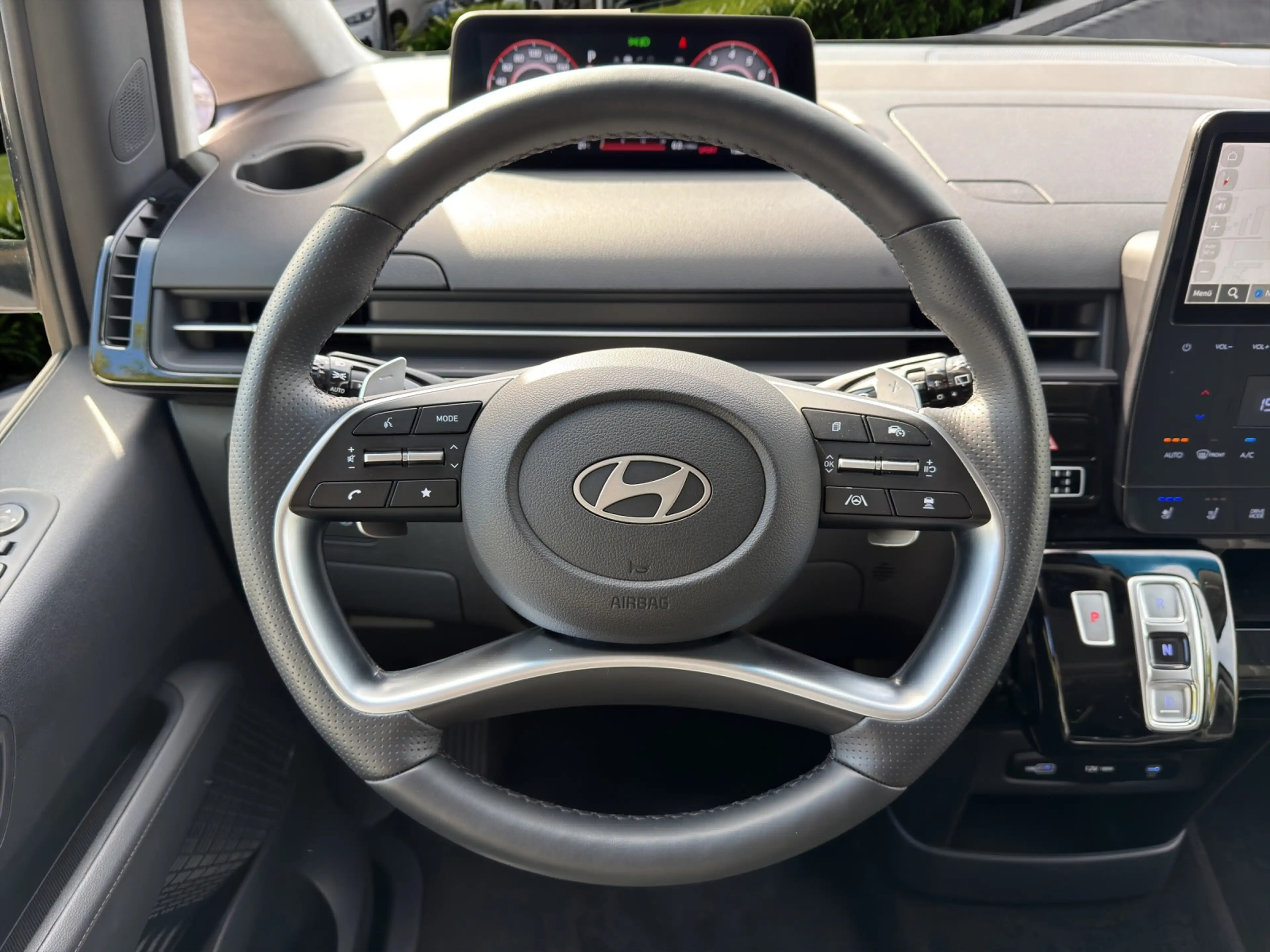 Hyundai STARIA Hybrid 1.6 T-GDi Signature PANO/NSCC/BOSE — photo 14