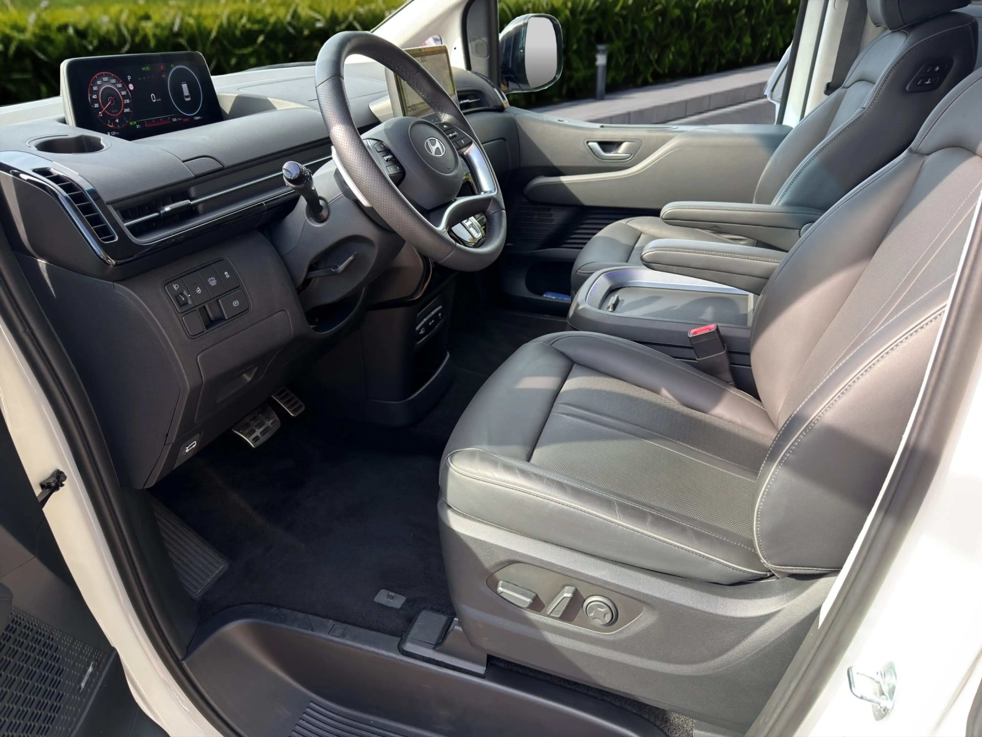 Hyundai STARIA Hybrid 1.6 T-GDi Signature PANO/NSCC/BOSE — photo 9