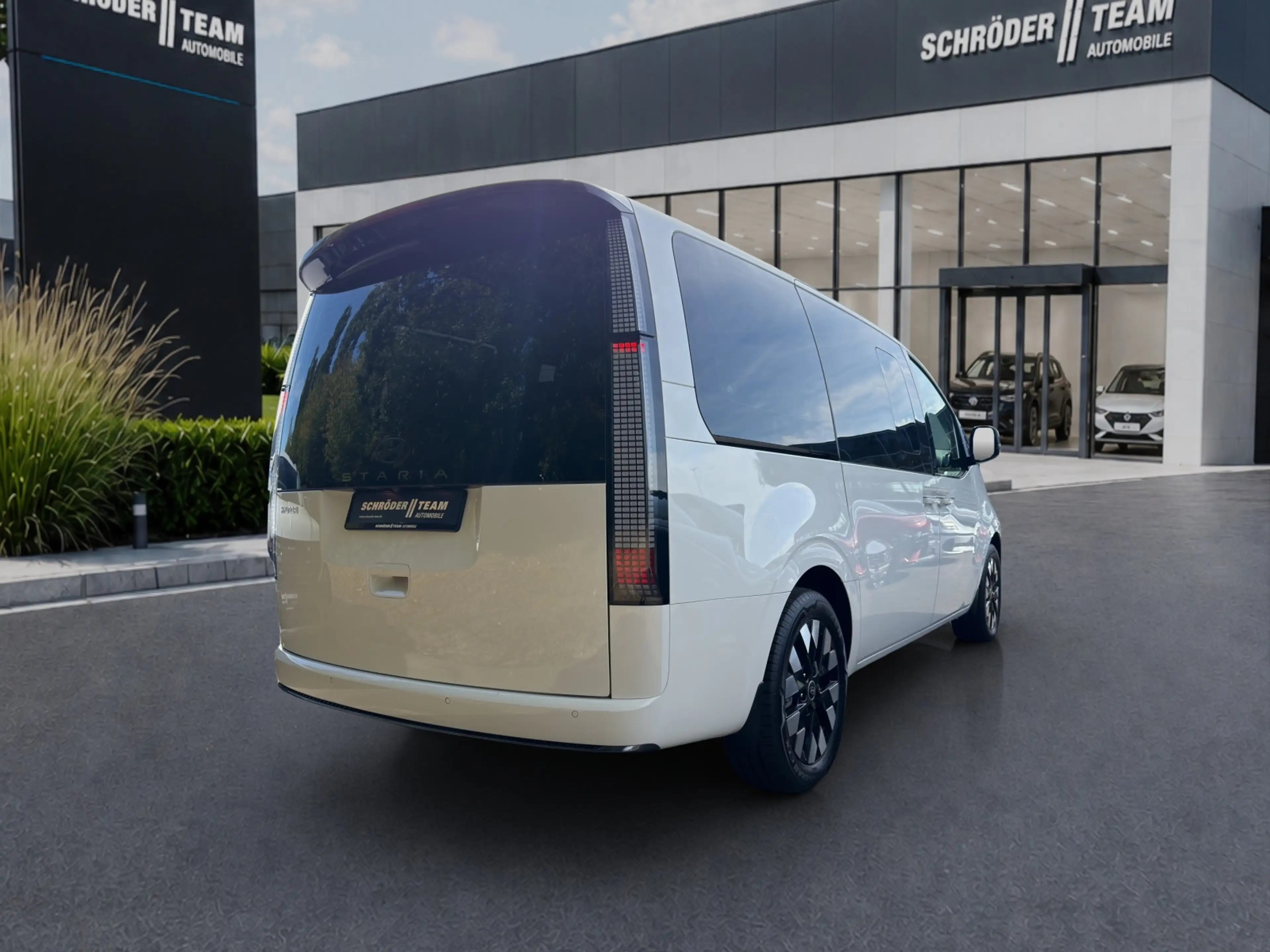 Hyundai STARIA Hybrid 1.6 T-GDi Signature PANO/NSCC/BOSE — photo 5