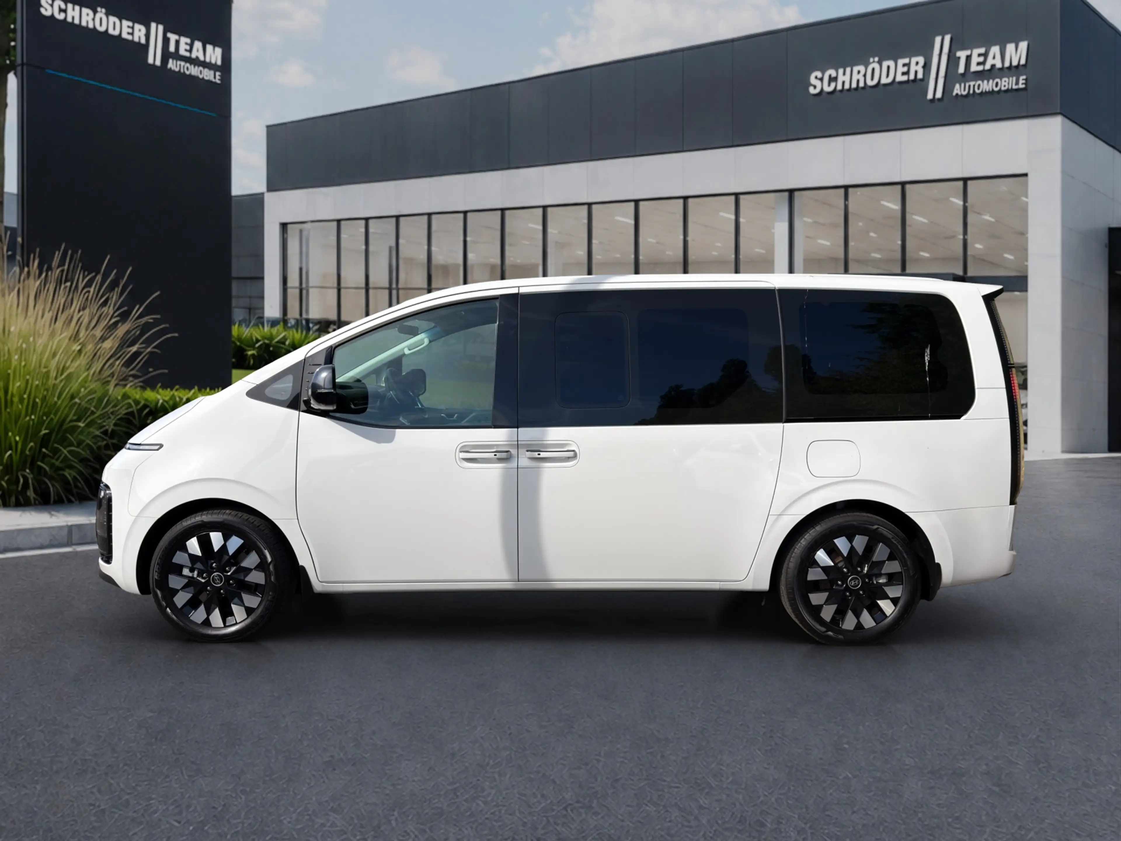 Hyundai STARIA Hybrid 1.6 T-GDi Signature PANO/NSCC/BOSE — photo 2