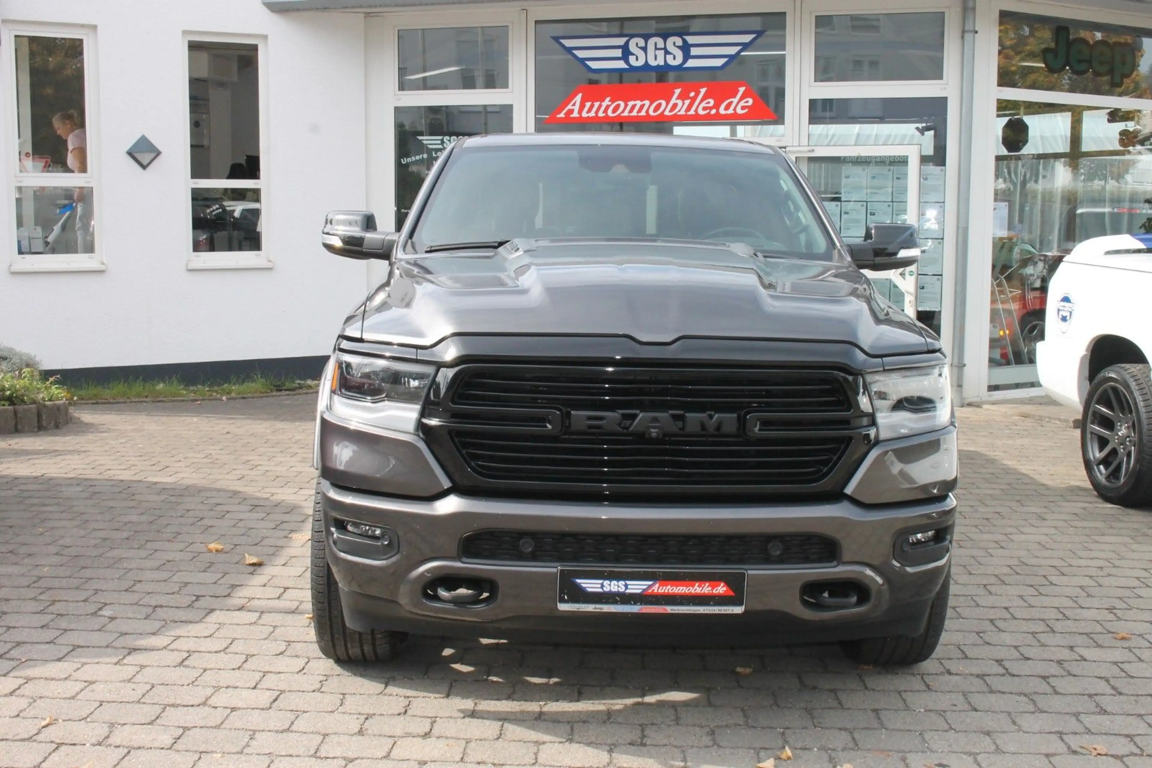 Dodge RAM 1500 5,7 Laramie Night Luft,LPG,360°1.Hand — photo 2