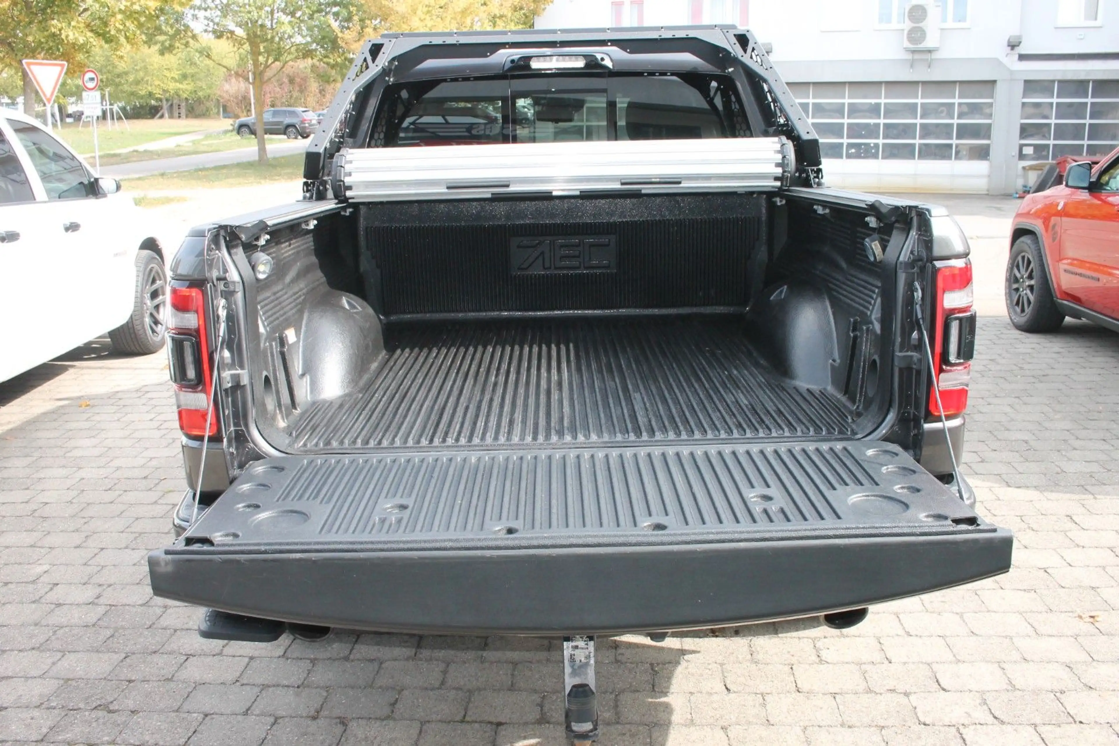 Dodge RAM 1500 5,7 Laramie Night Luft,LPG,360°1.Hand — photo 7