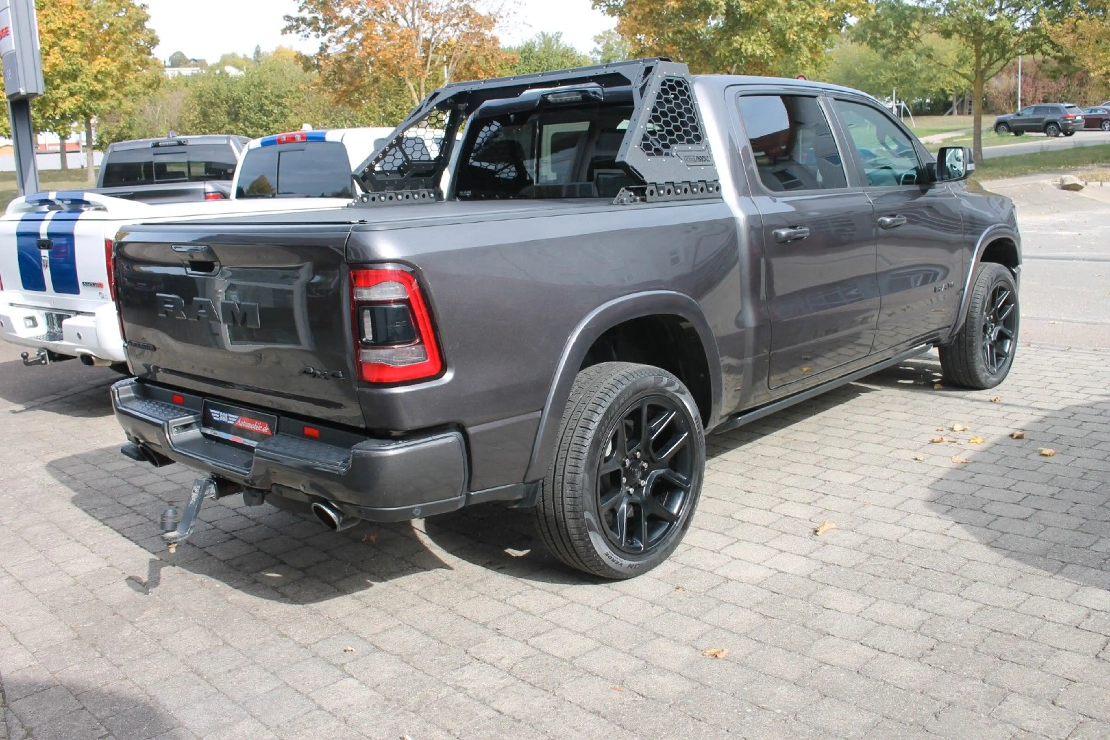 Dodge RAM 1500 5,7 Laramie Night Luft,LPG,360°1.Hand — photo 4