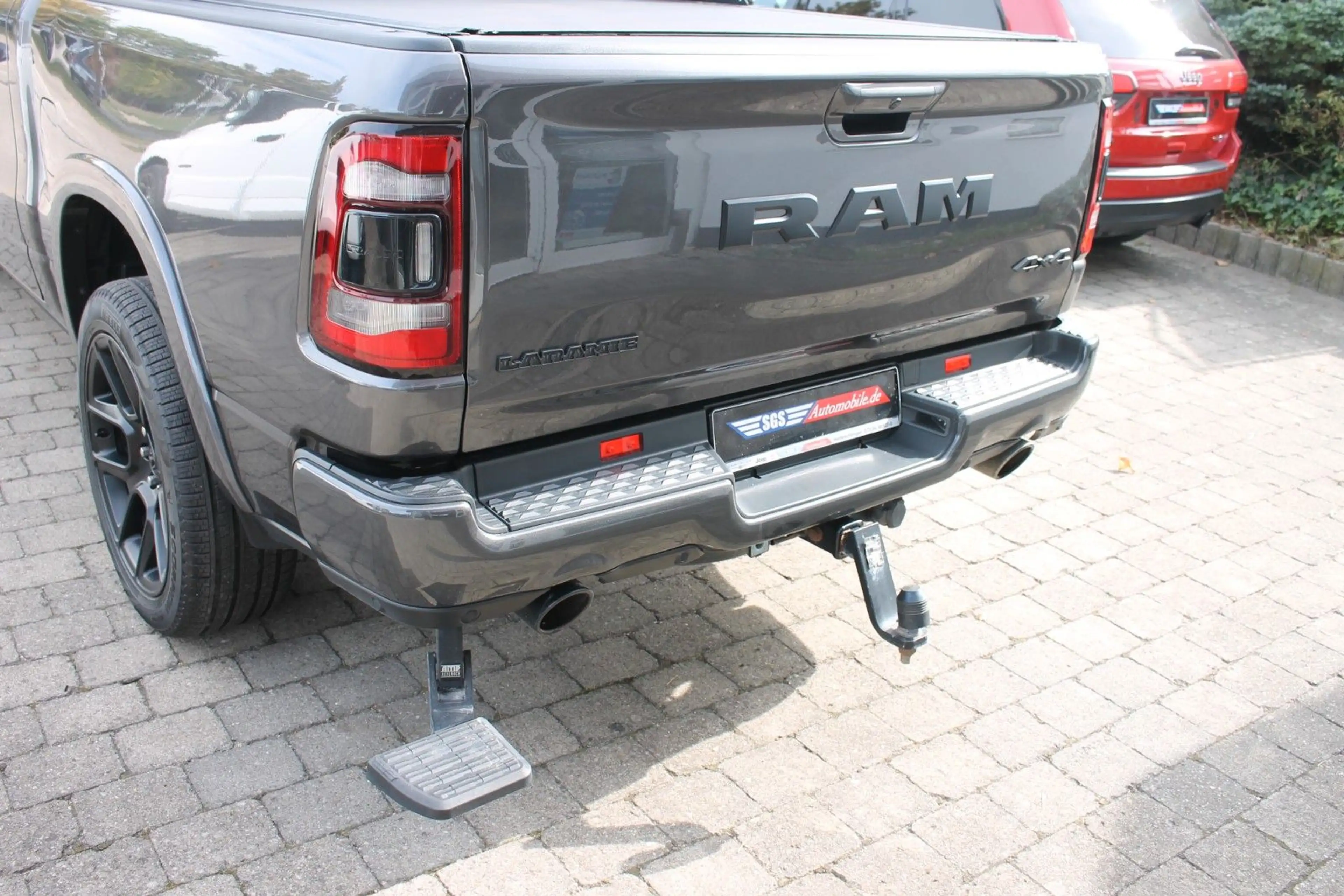 Dodge RAM 1500 5,7 Laramie Night Luft,LPG,360°1.Hand — photo 8