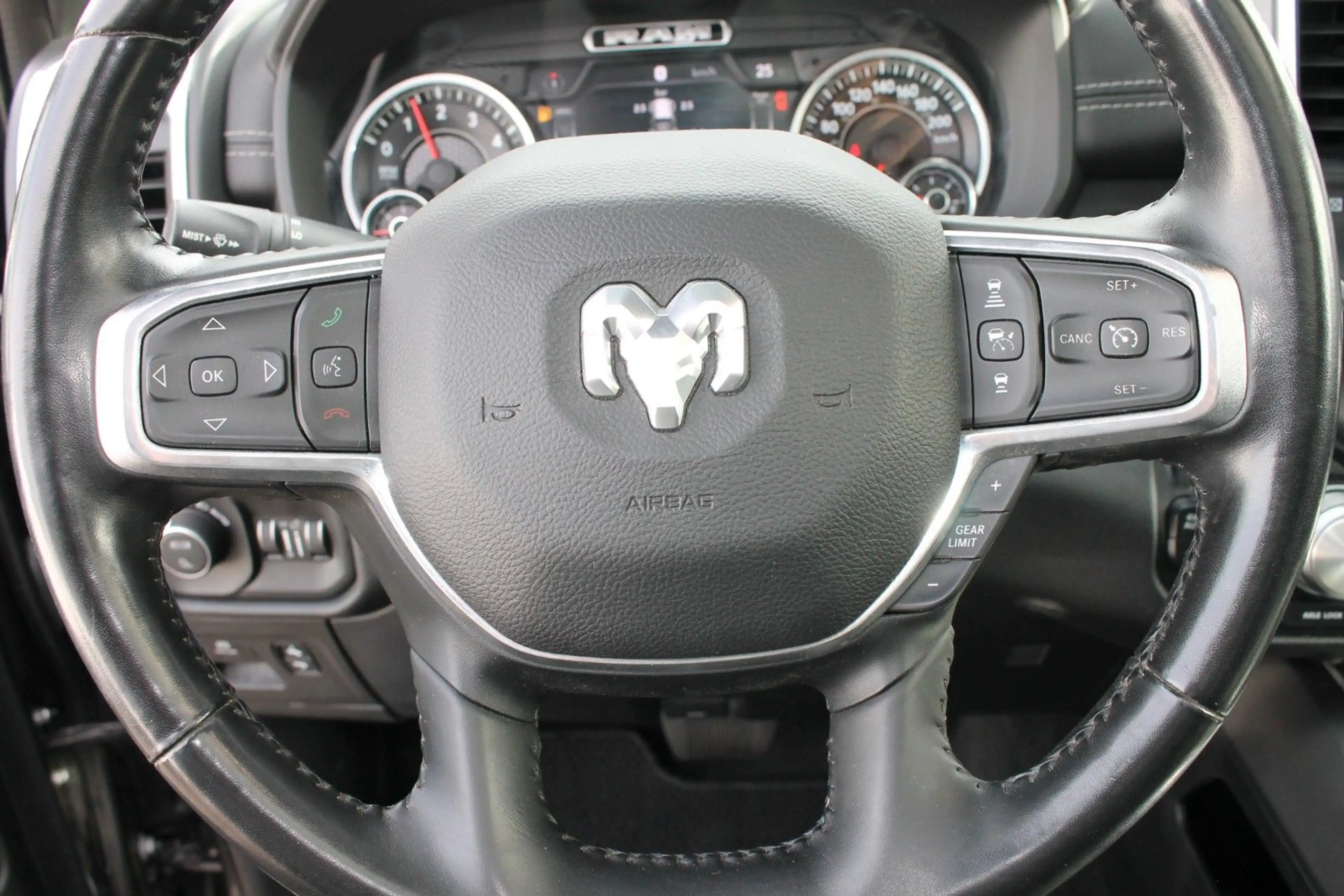 Dodge RAM 1500 5,7 Laramie Night Luft,LPG,360°1.Hand — photo 13
