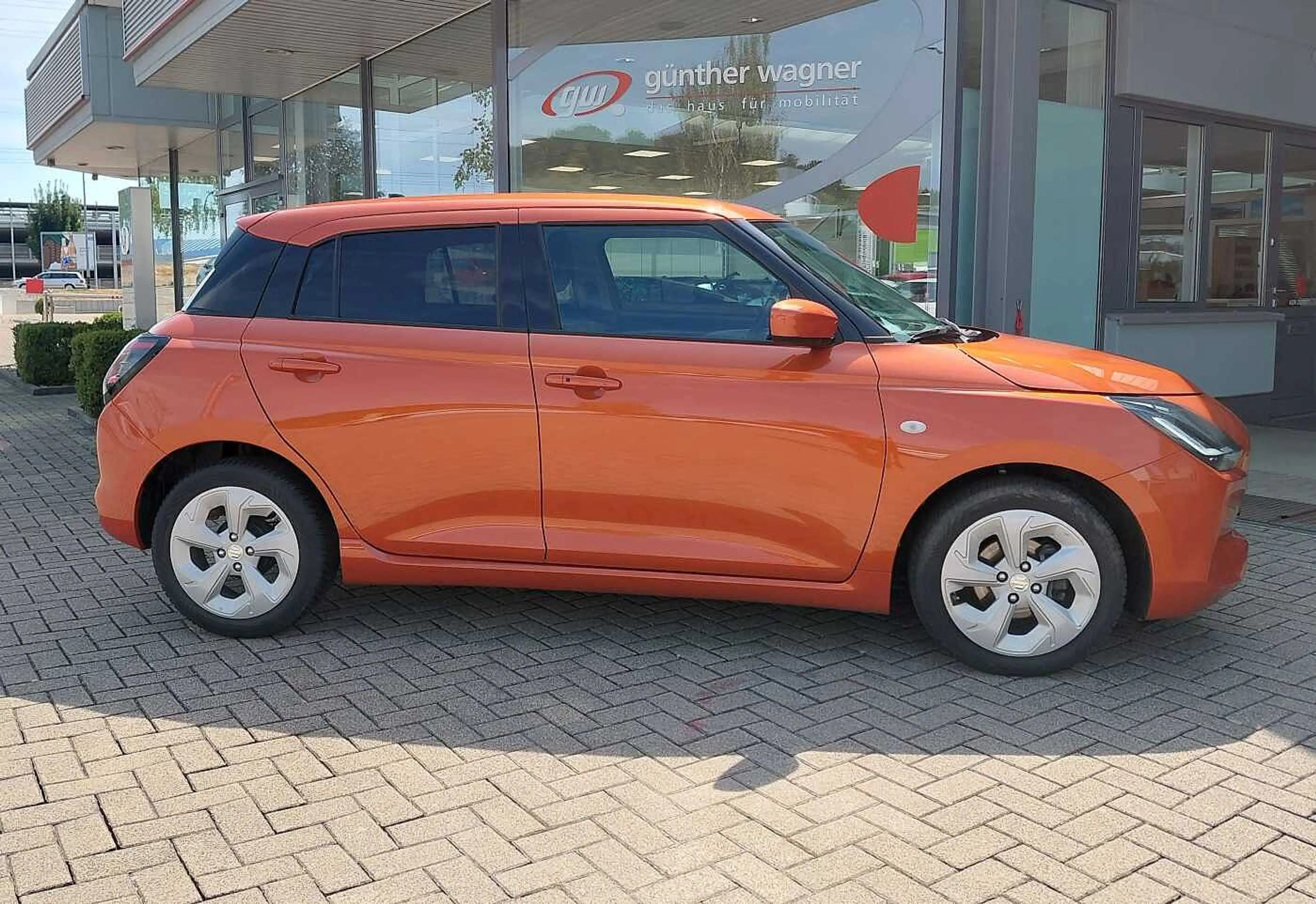 Suzuki Swift 1.2 Dualjet Hybrid MT Comfort — photo 2