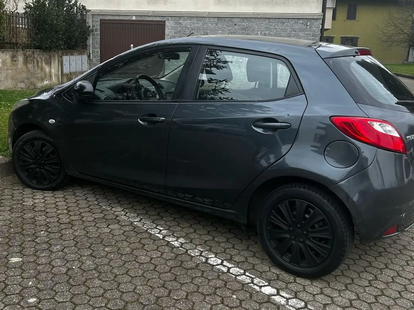 Mazda 2 2 II 2011 1.3 Trendy 75cv 5p Grigio - 1