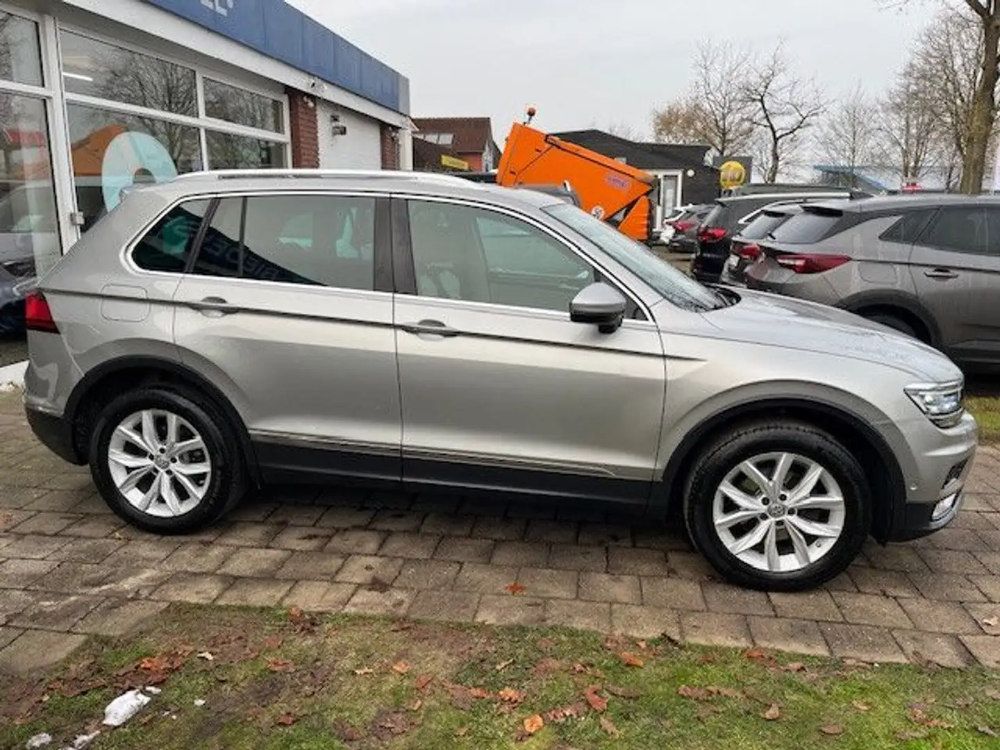 Volkswagen Tiguan High 2.0TDI 4M PANO LED NAV ACC AHK Silber - 2