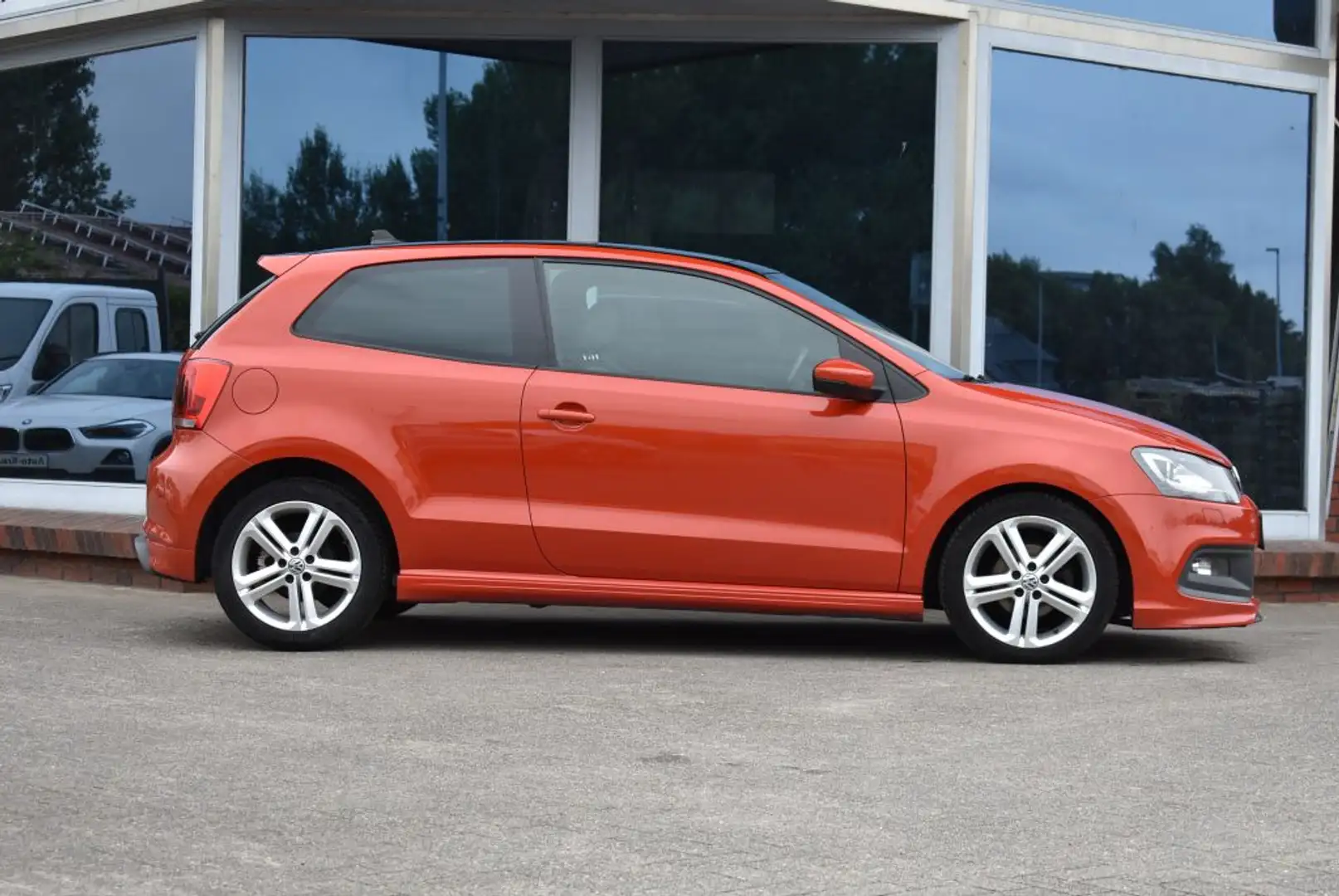 Volkswagen Polo 1.2 TSI TSI R-Line Bi-Xenon Navi Alcantara el. Pan Orange - 2