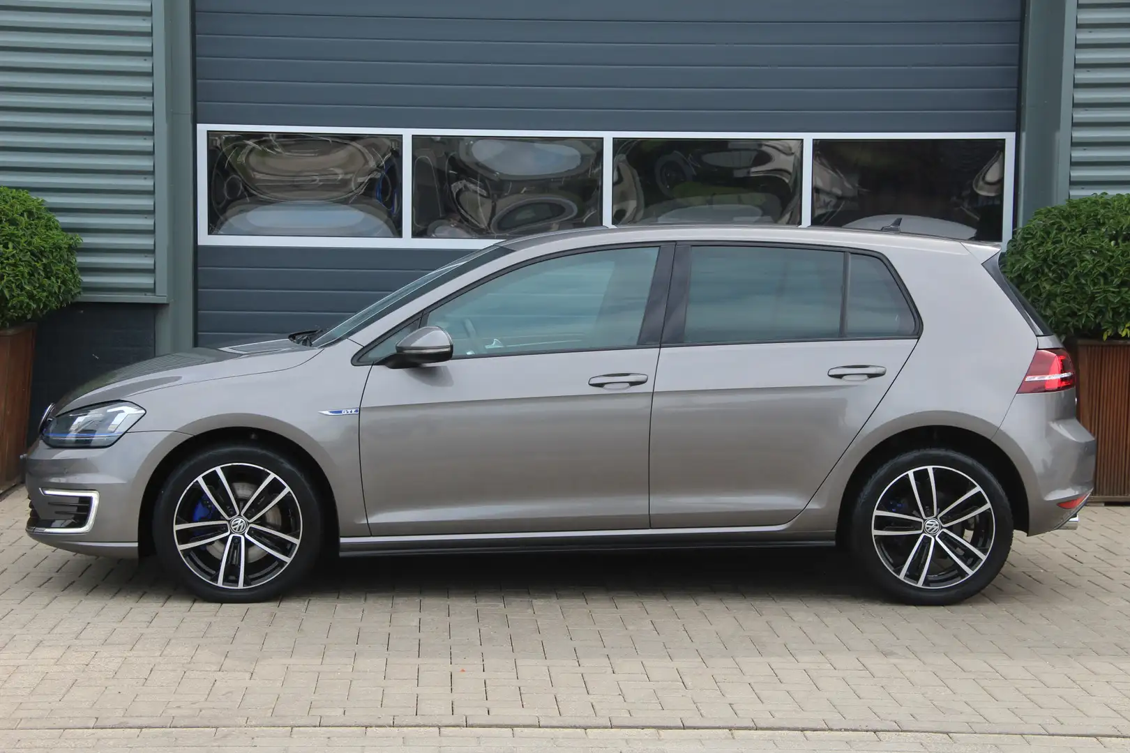 Volkswagen Golf GTE 1.4 TSI 204Pk DSG Navi | DAB+ | LED | ParkAssist | Gri - 2