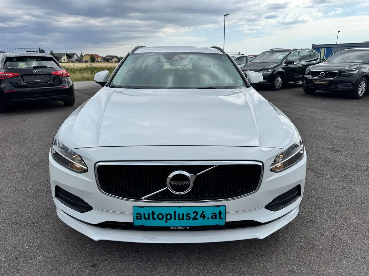 Volvo V90 D4 Kinetic Weiß - 2