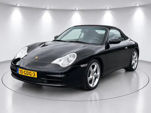 Porsche 911 view 3