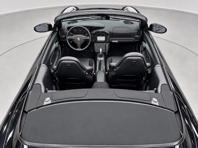 Porsche 911 view 16