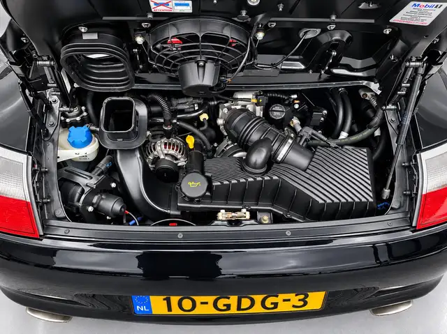 Porsche 911 view 15