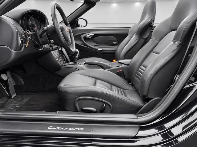 Porsche 911 view 8