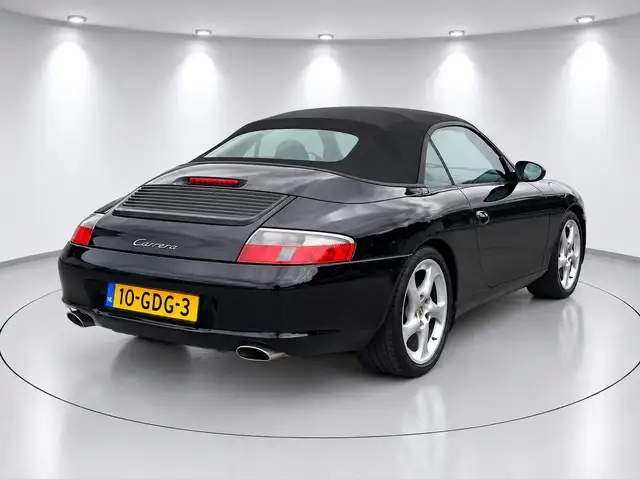 Porsche 911 view 4