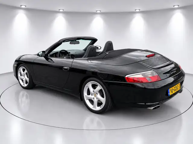 Porsche 911 view 5