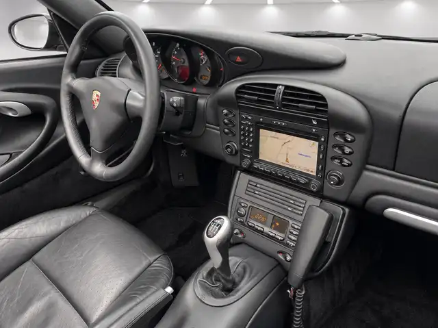 Porsche 911 view 10