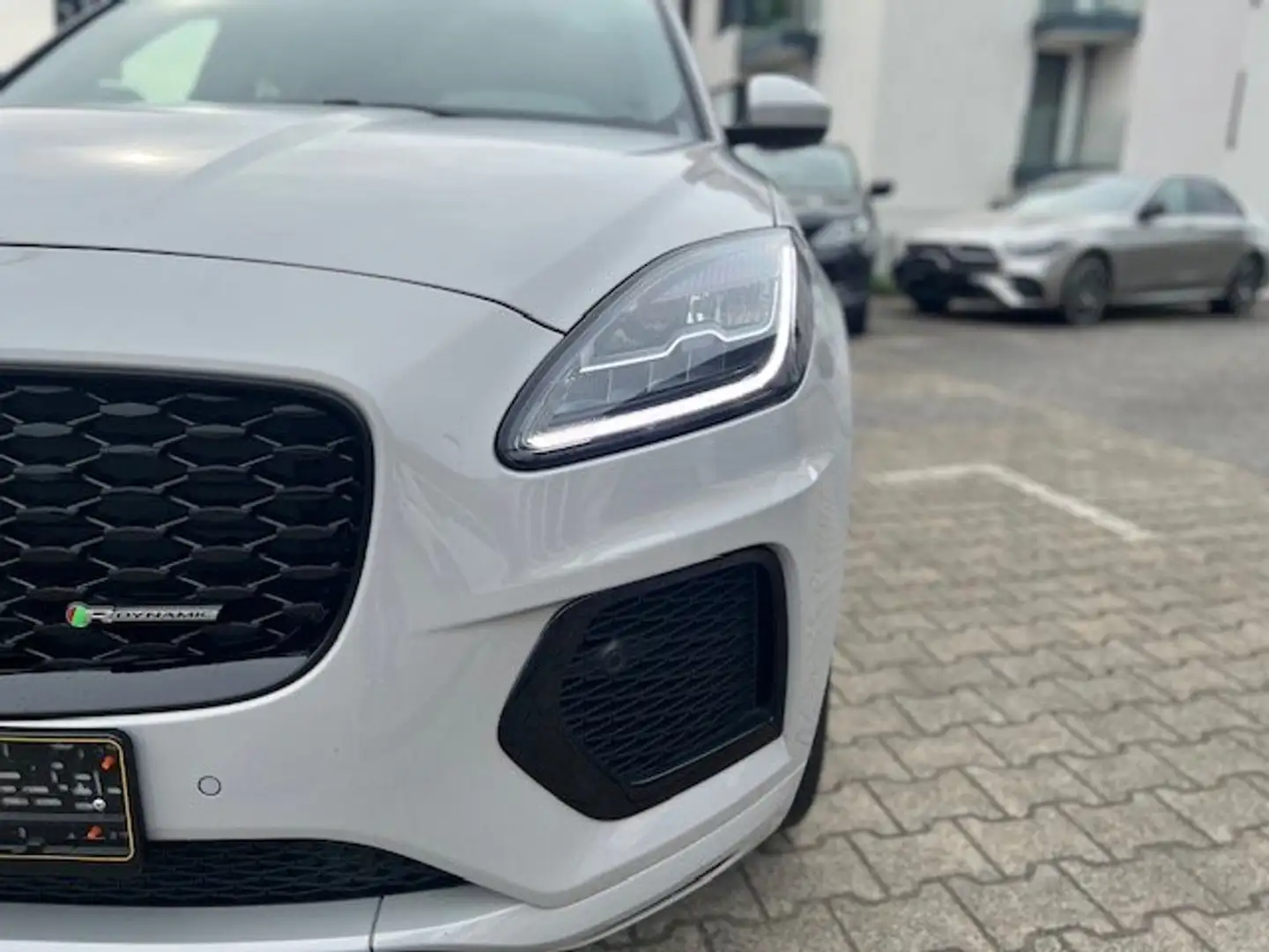 Jaguar E-Pace 2.0 T MHEV AWD P200 R-Dynamic Black Gris - 2
