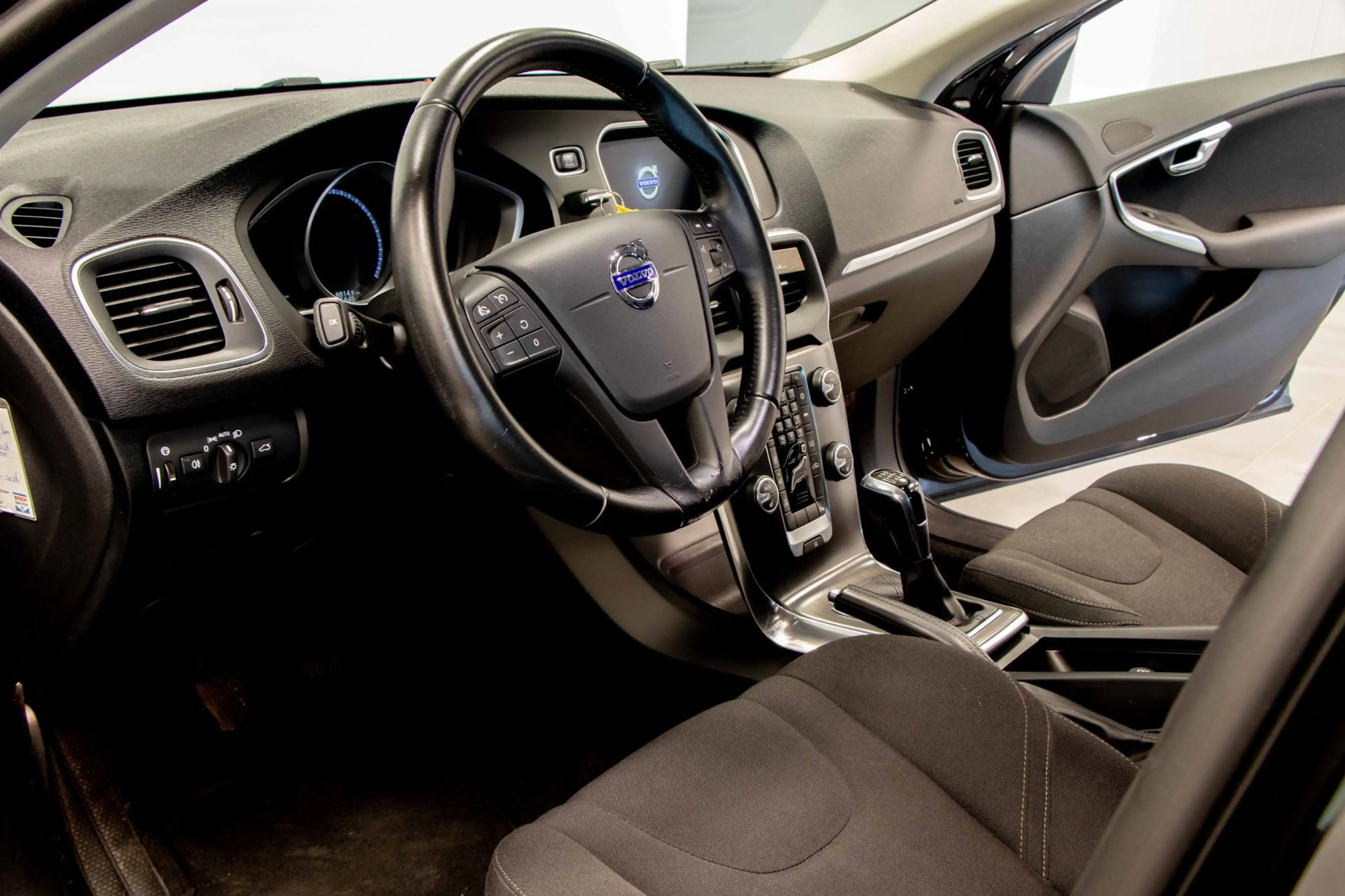Volvo V40 2.0 T2 Ocean Race | Airco | 16"Velgen | Navi — photo 9