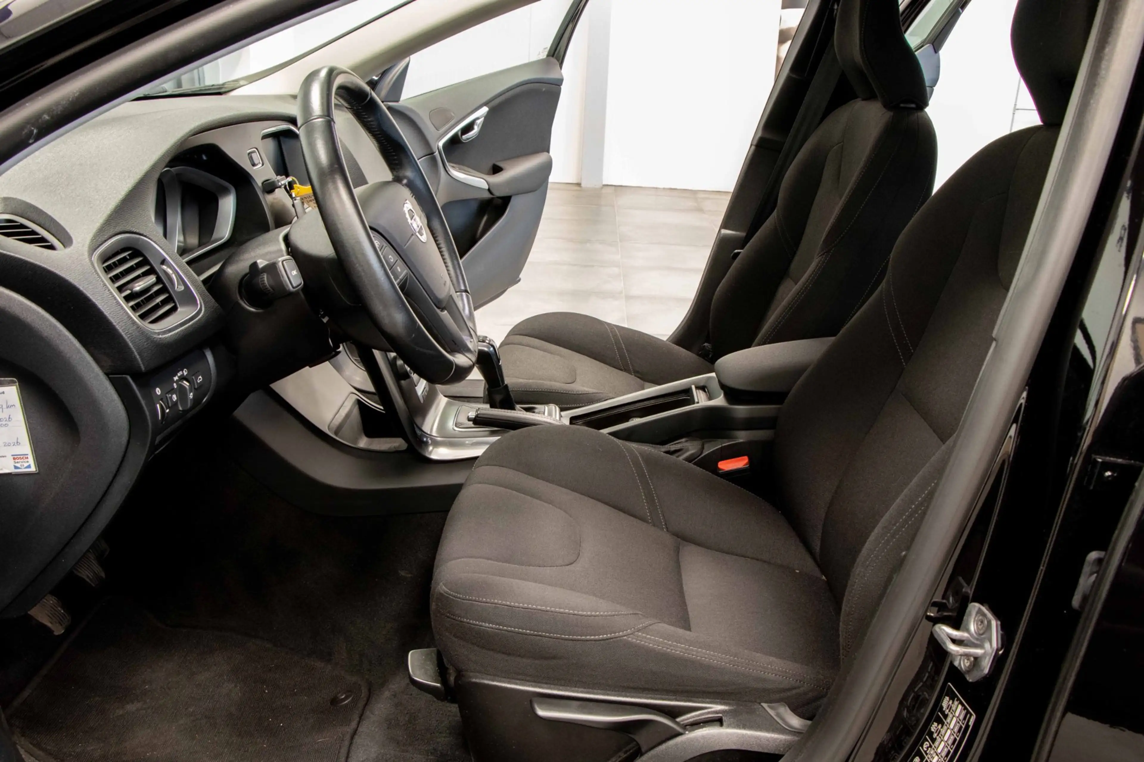 Volvo V40 2.0 T2 Ocean Race | Airco | 16"Velgen | Navi — photo 8